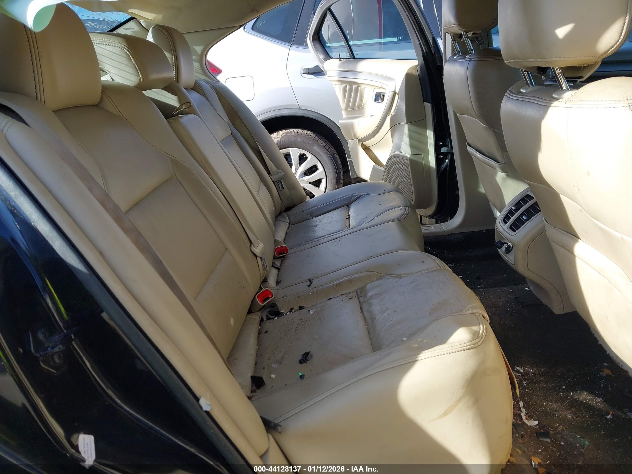 FORD TAURUS image 8