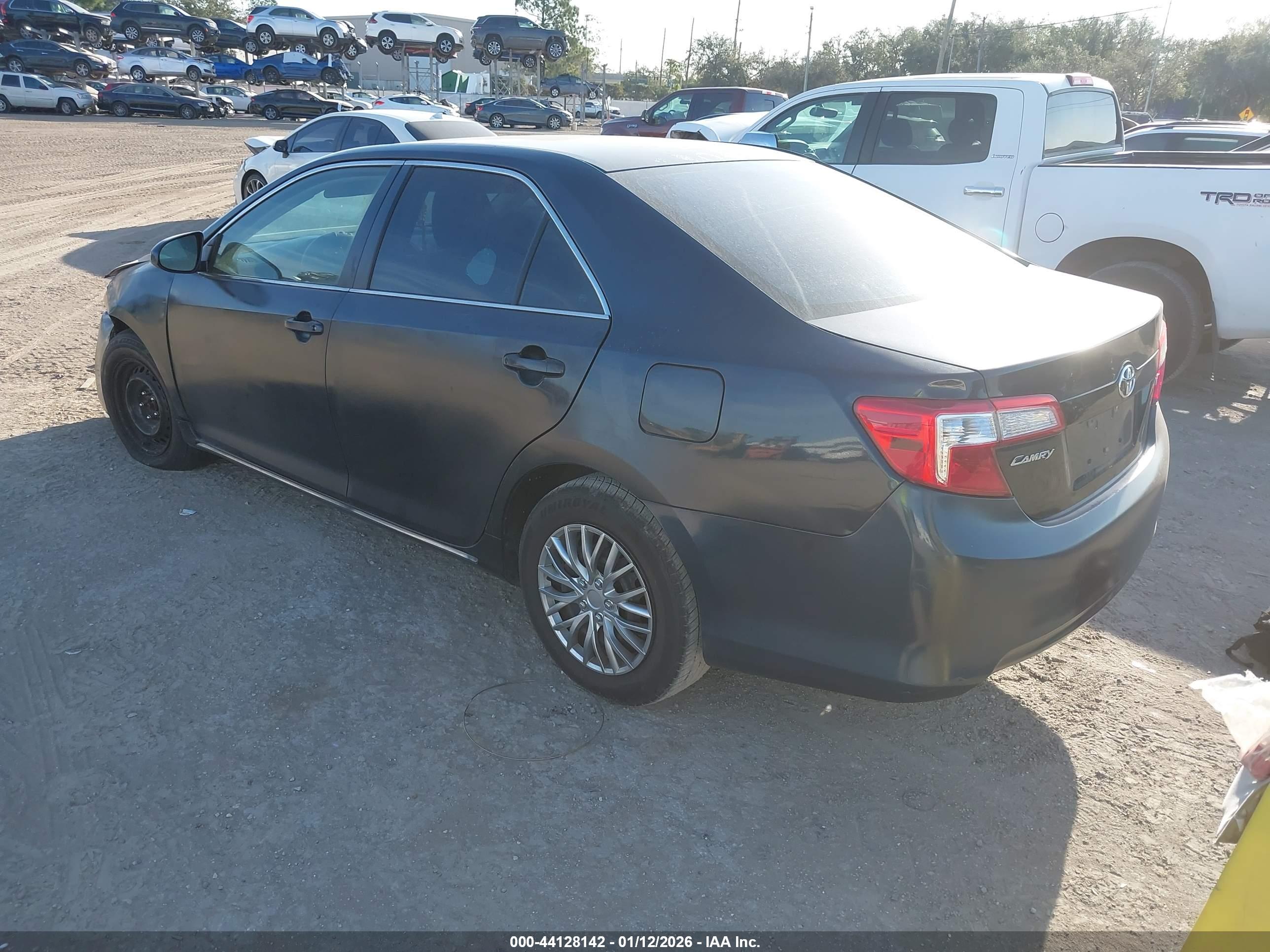 TOYOTA CAMRY image 3
