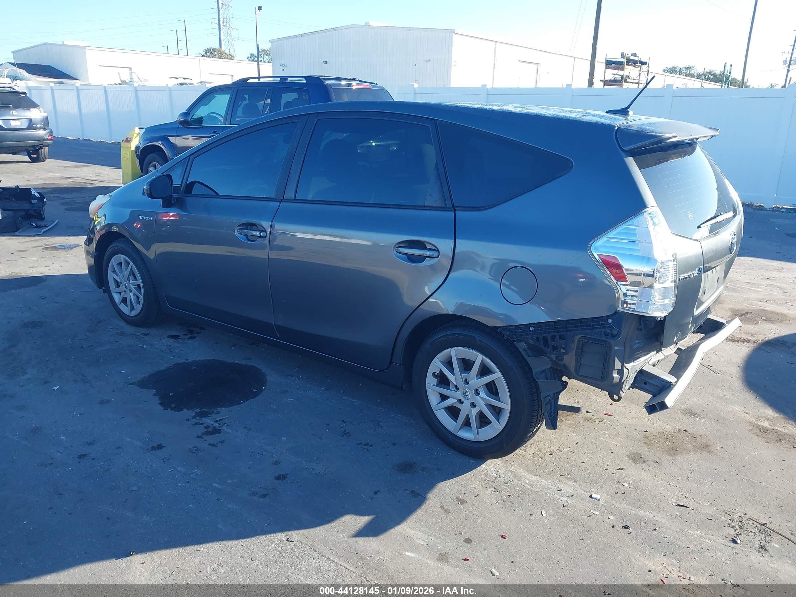 TOYOTA PRIUS image 3
