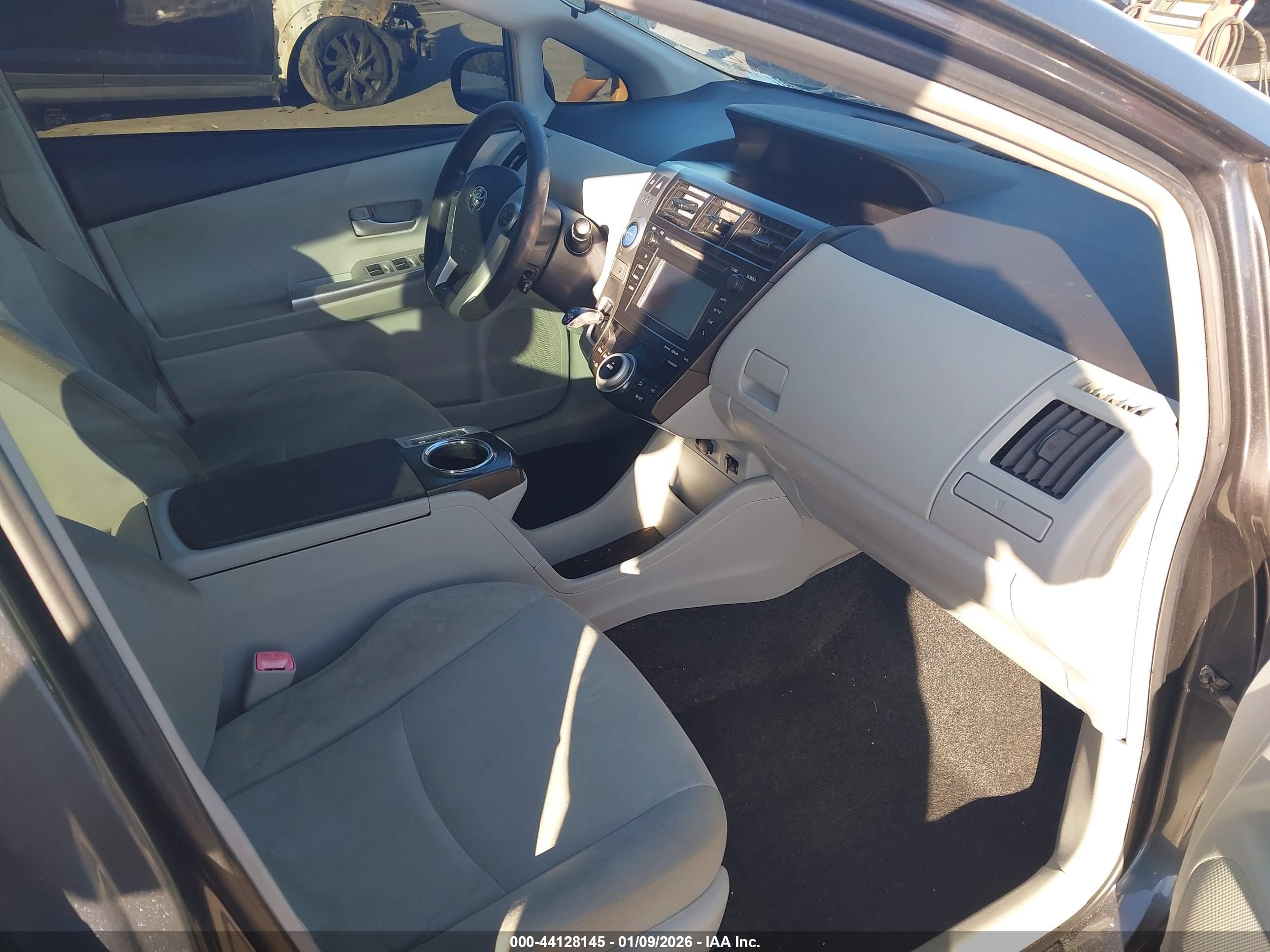 TOYOTA PRIUS image 5