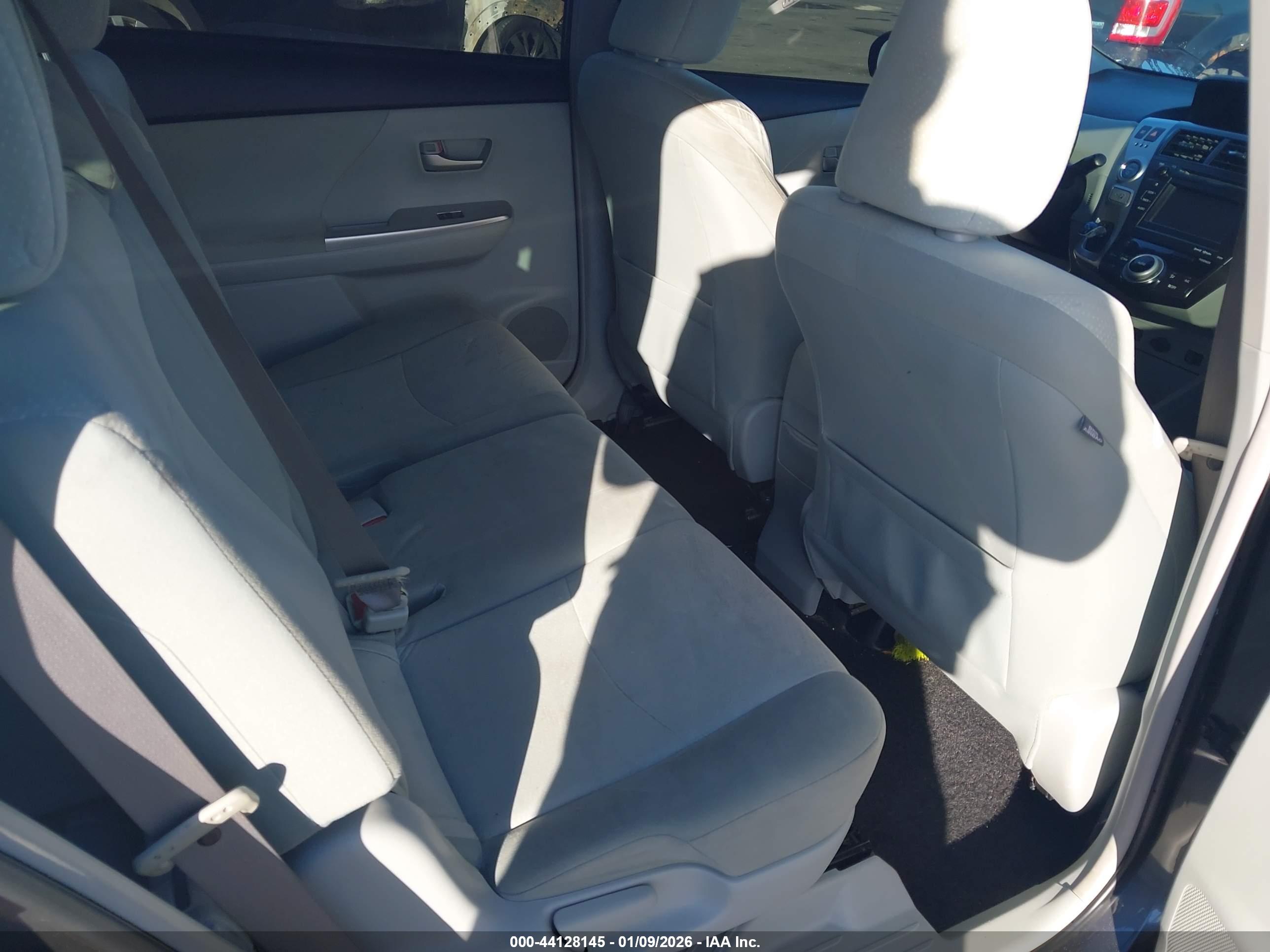 TOYOTA PRIUS image 8