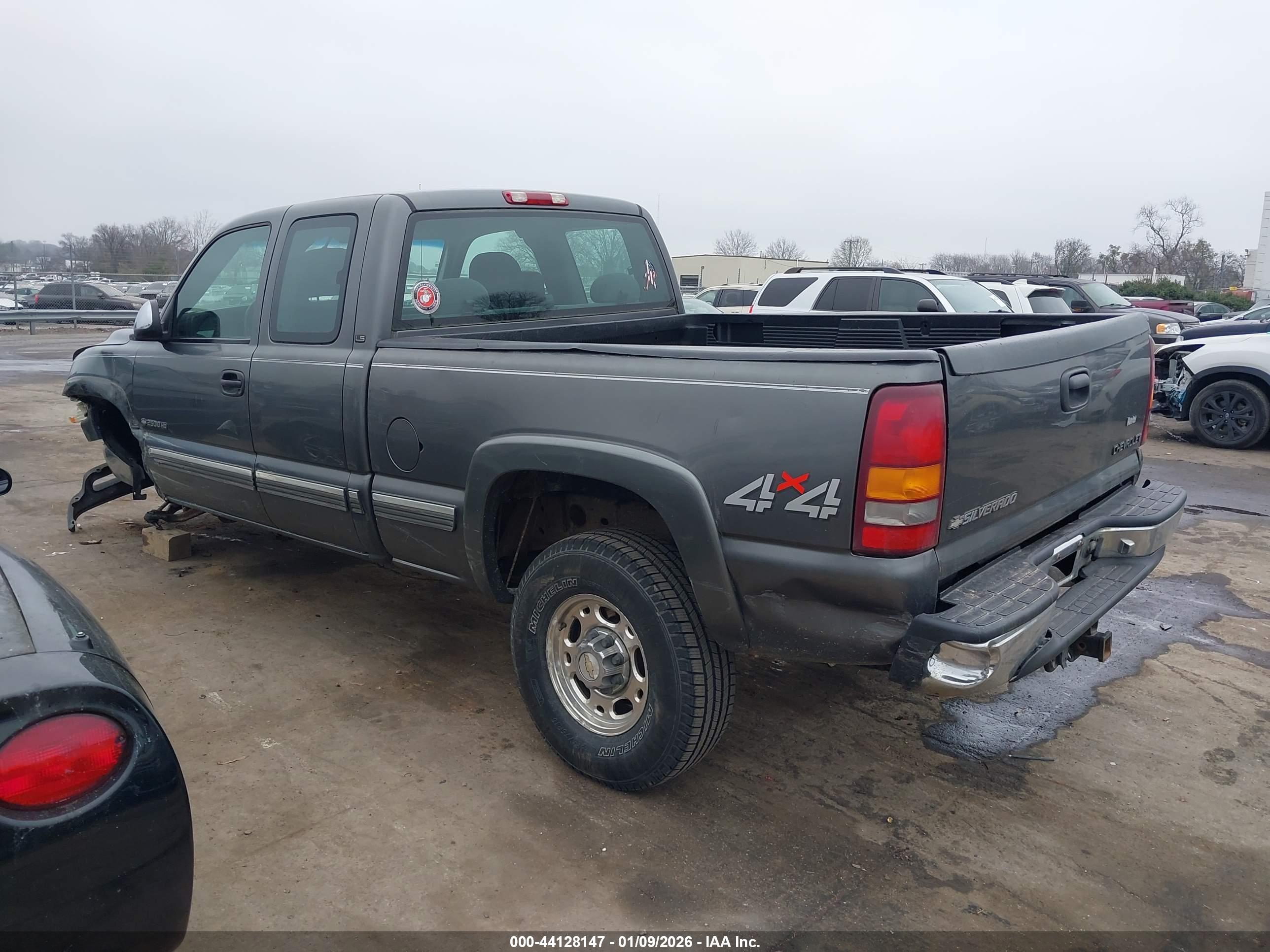 CHEVROLET SILVERADO image 3