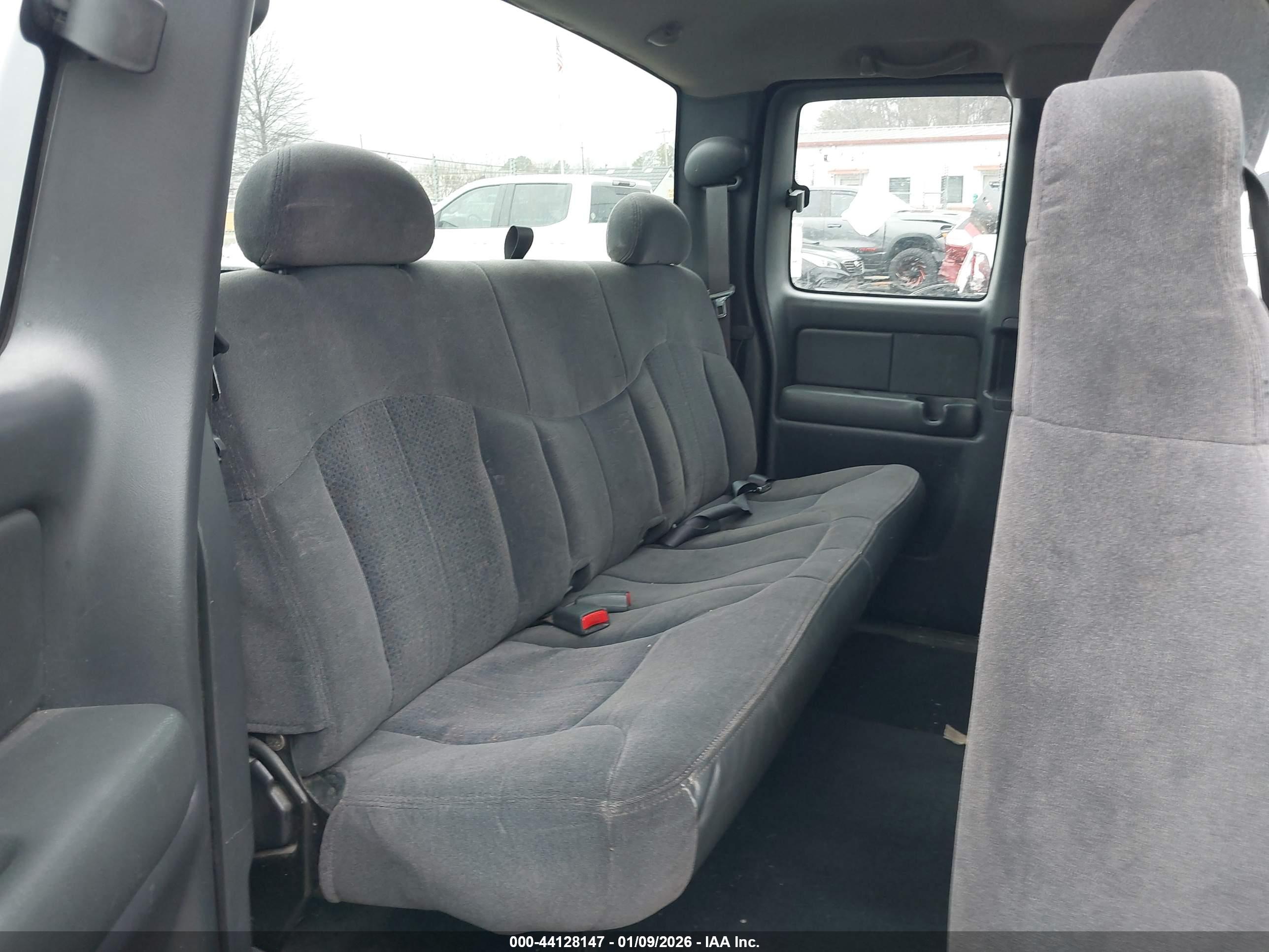 CHEVROLET SILVERADO image 8
