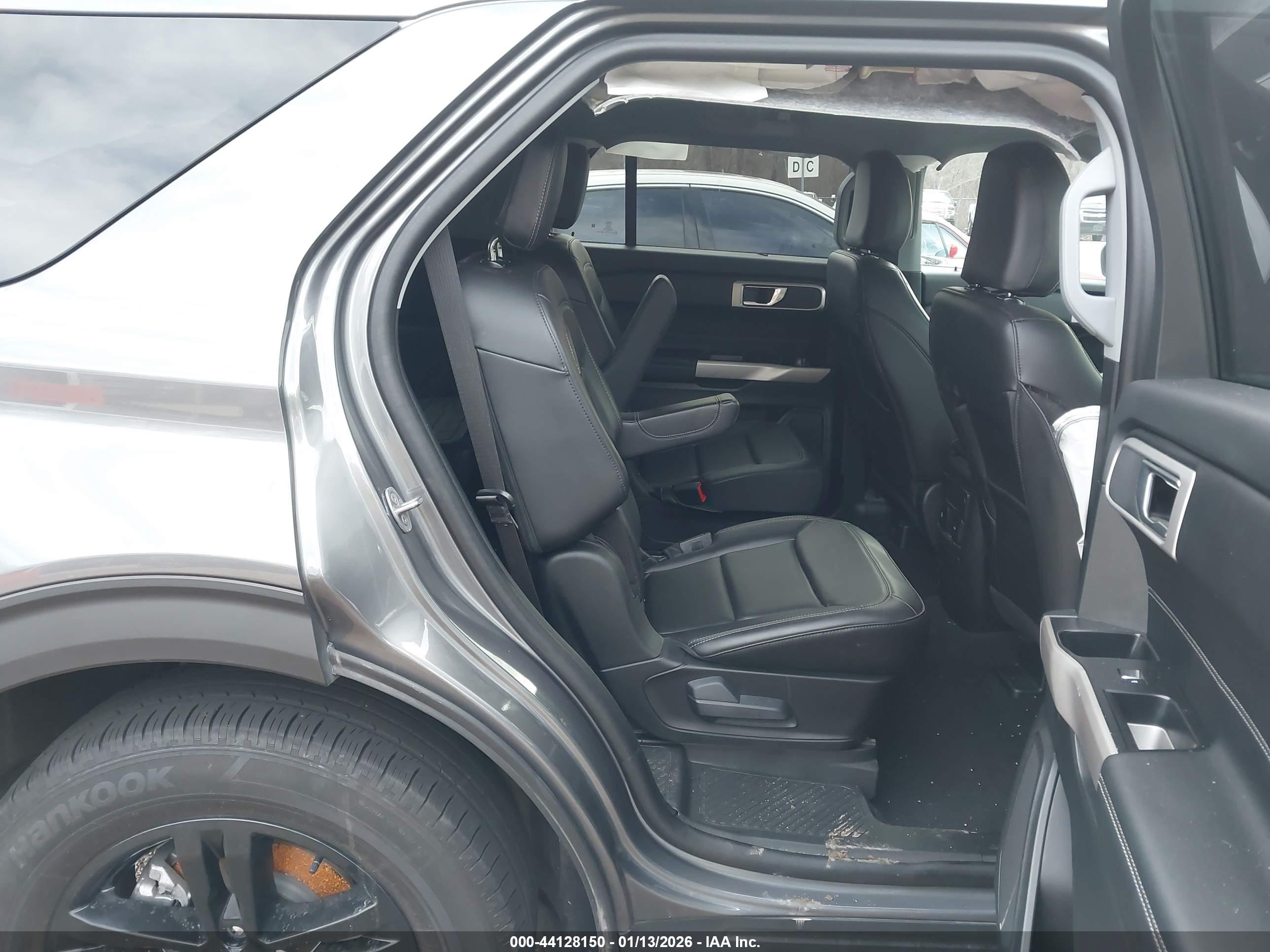 FORD EXPLORER image 8