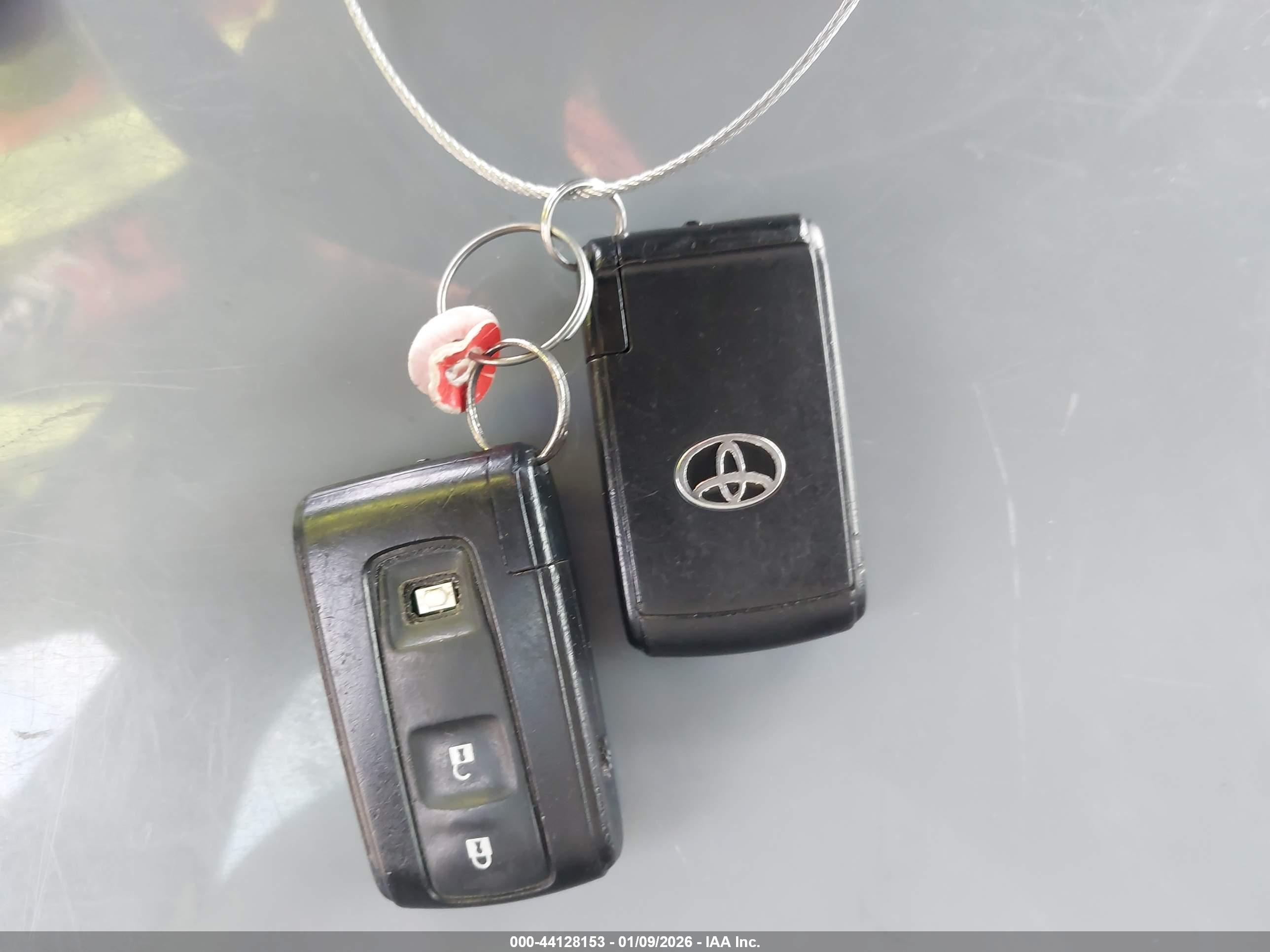 TOYOTA PRIUS image 11