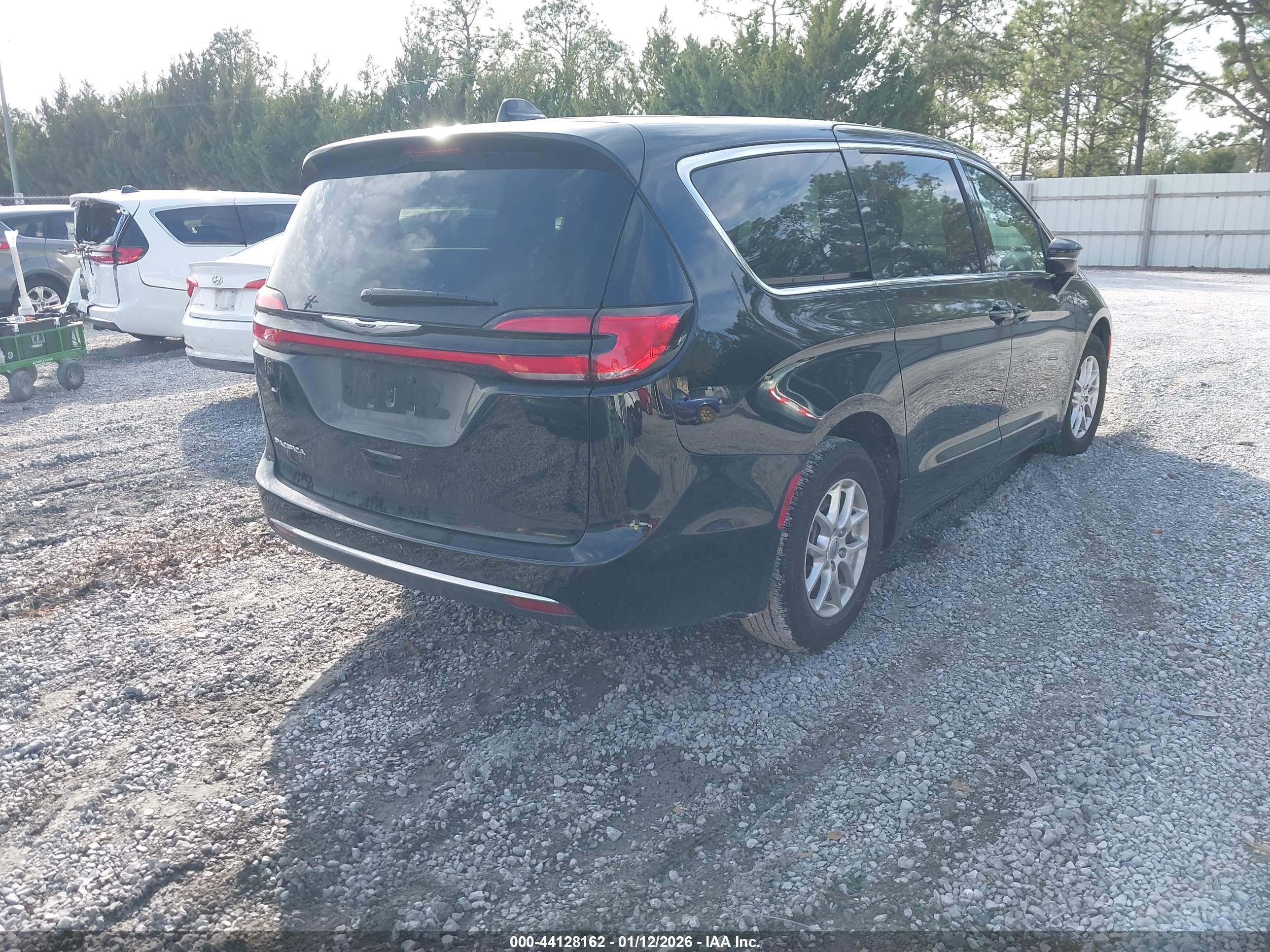 CHRYSLER PACIFICA image 4