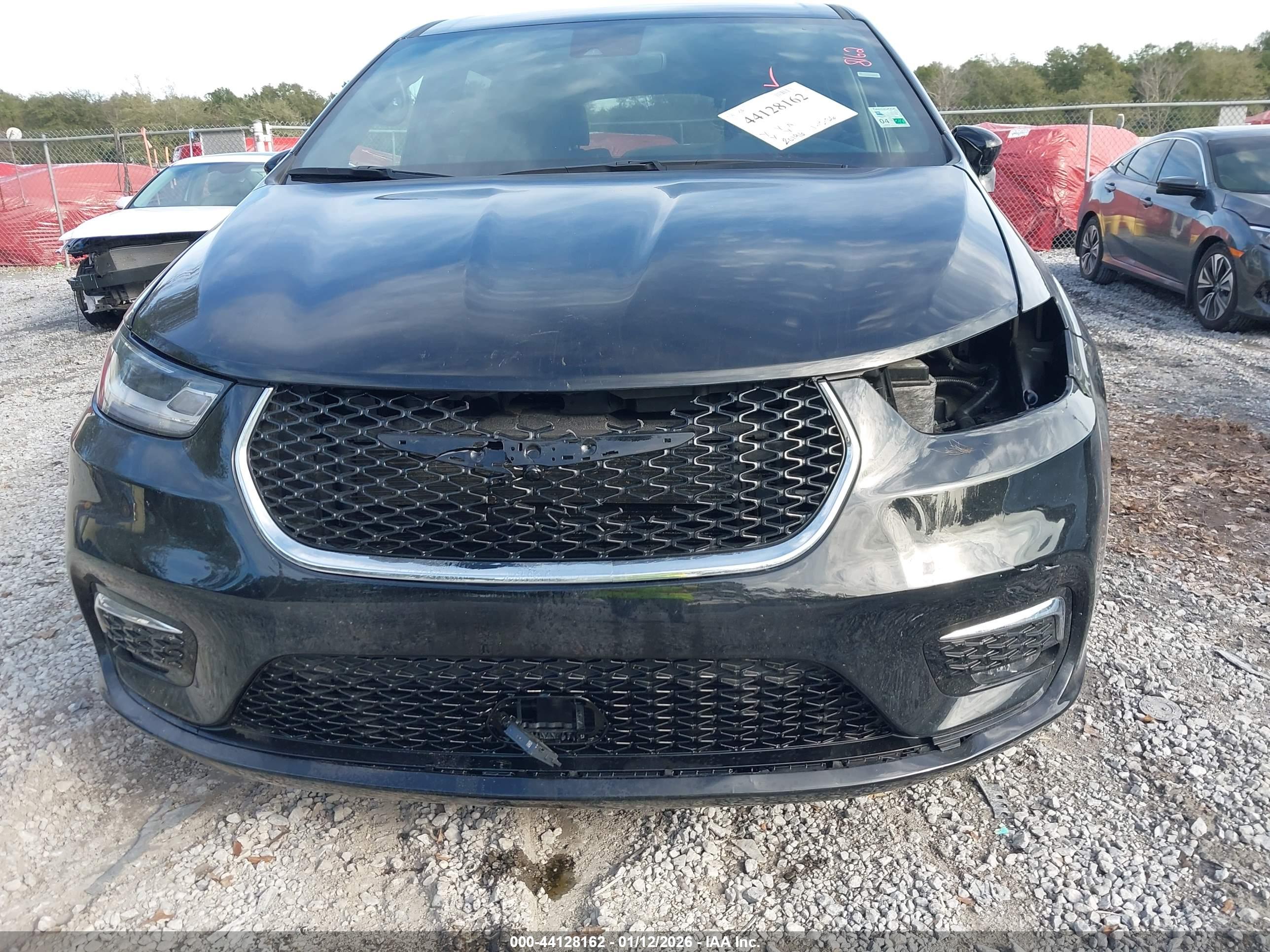 CHRYSLER PACIFICA image 6