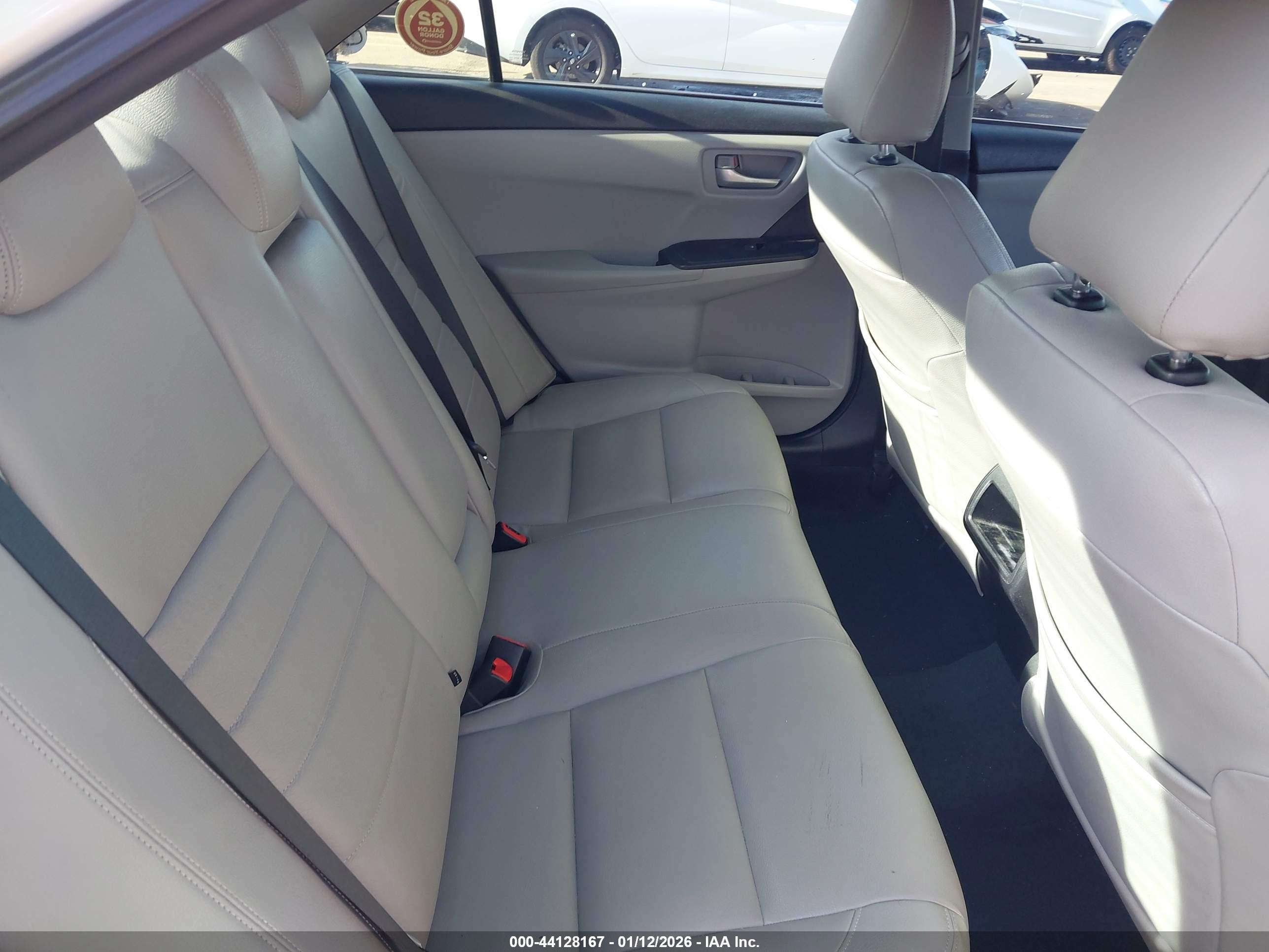 TOYOTA CAMRY image 8