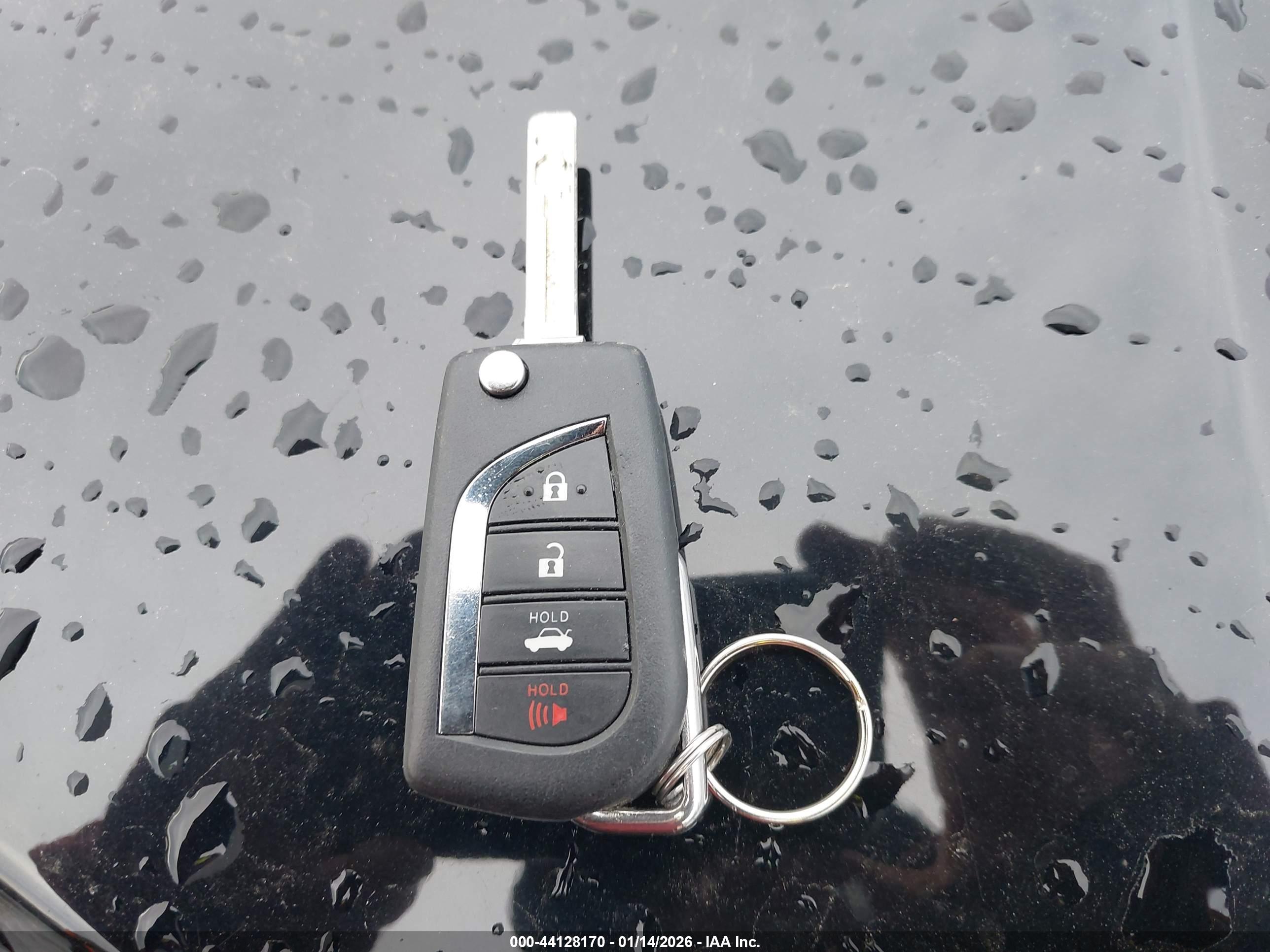 TOYOTA CAMRY image 11