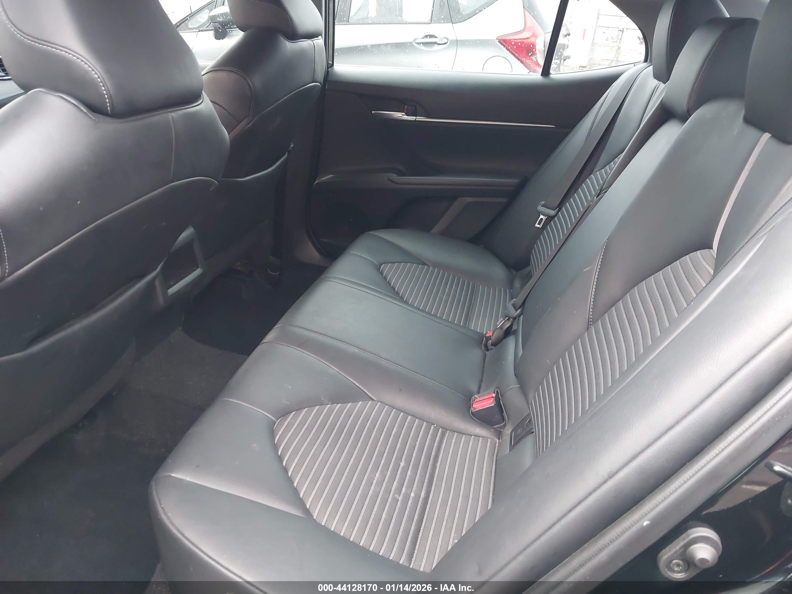 TOYOTA CAMRY image 8