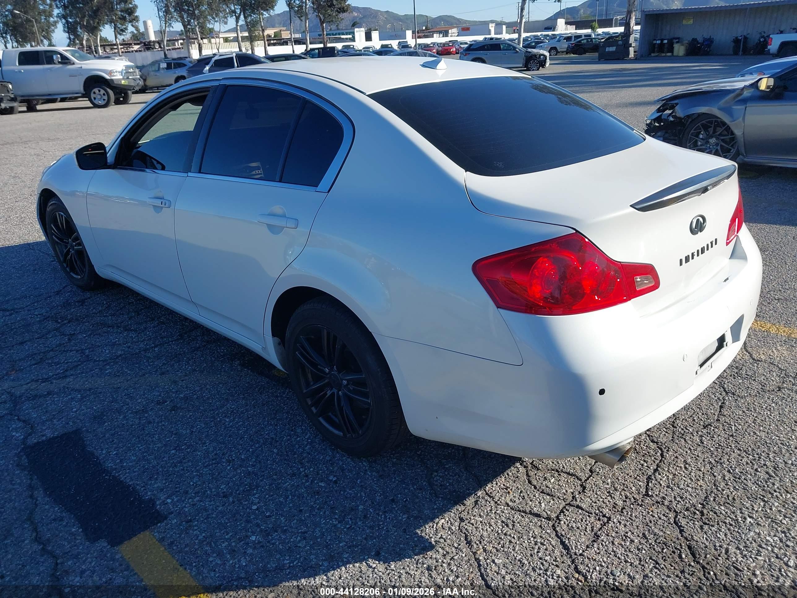 INFINITI G37 image 3