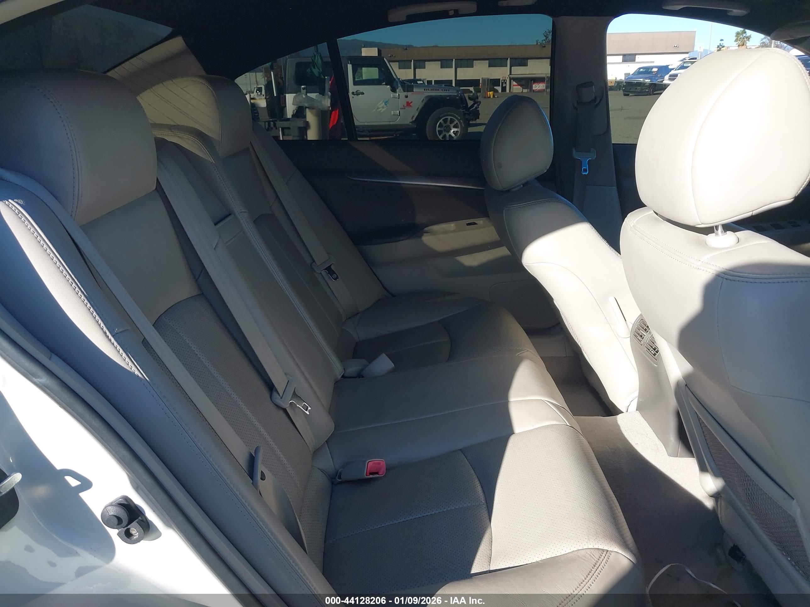INFINITI G37 image 8