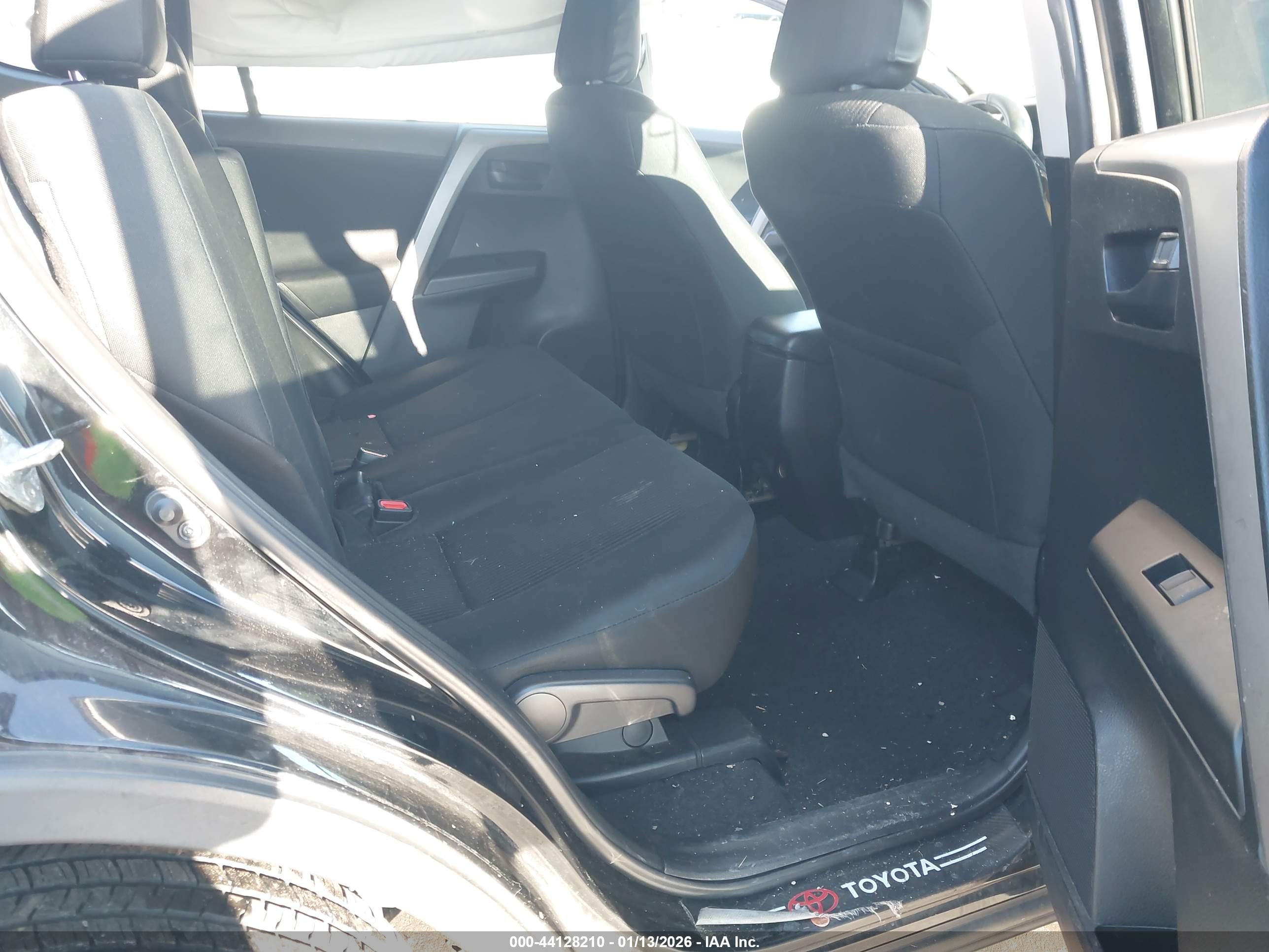 TOYOTA RAV4 image 8