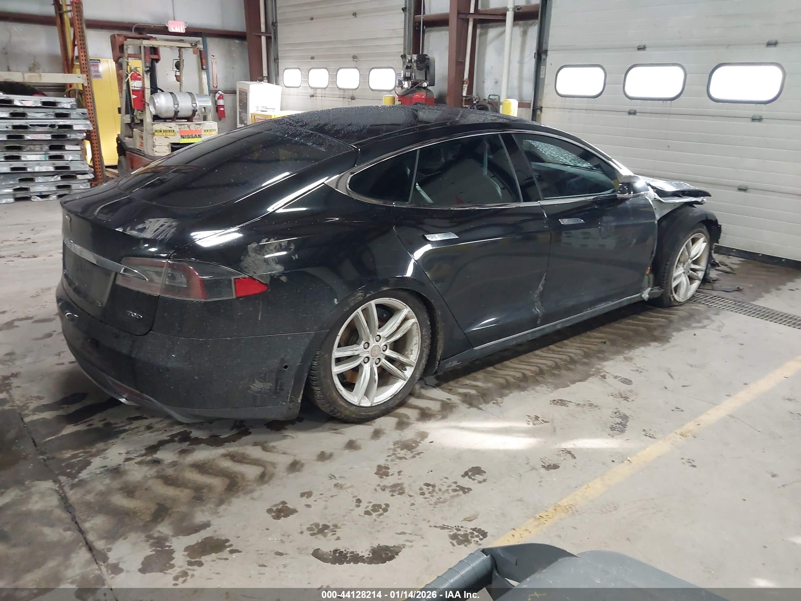 TESLA MODEL image 4