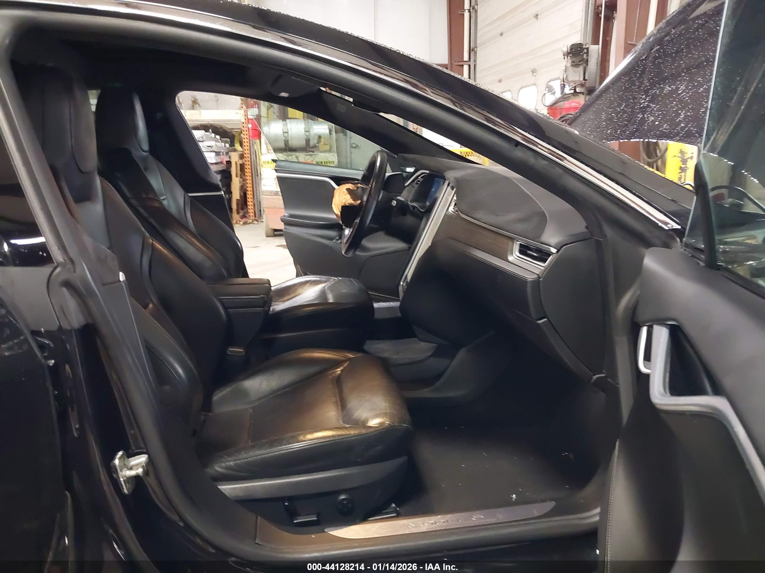 TESLA MODEL image 5
