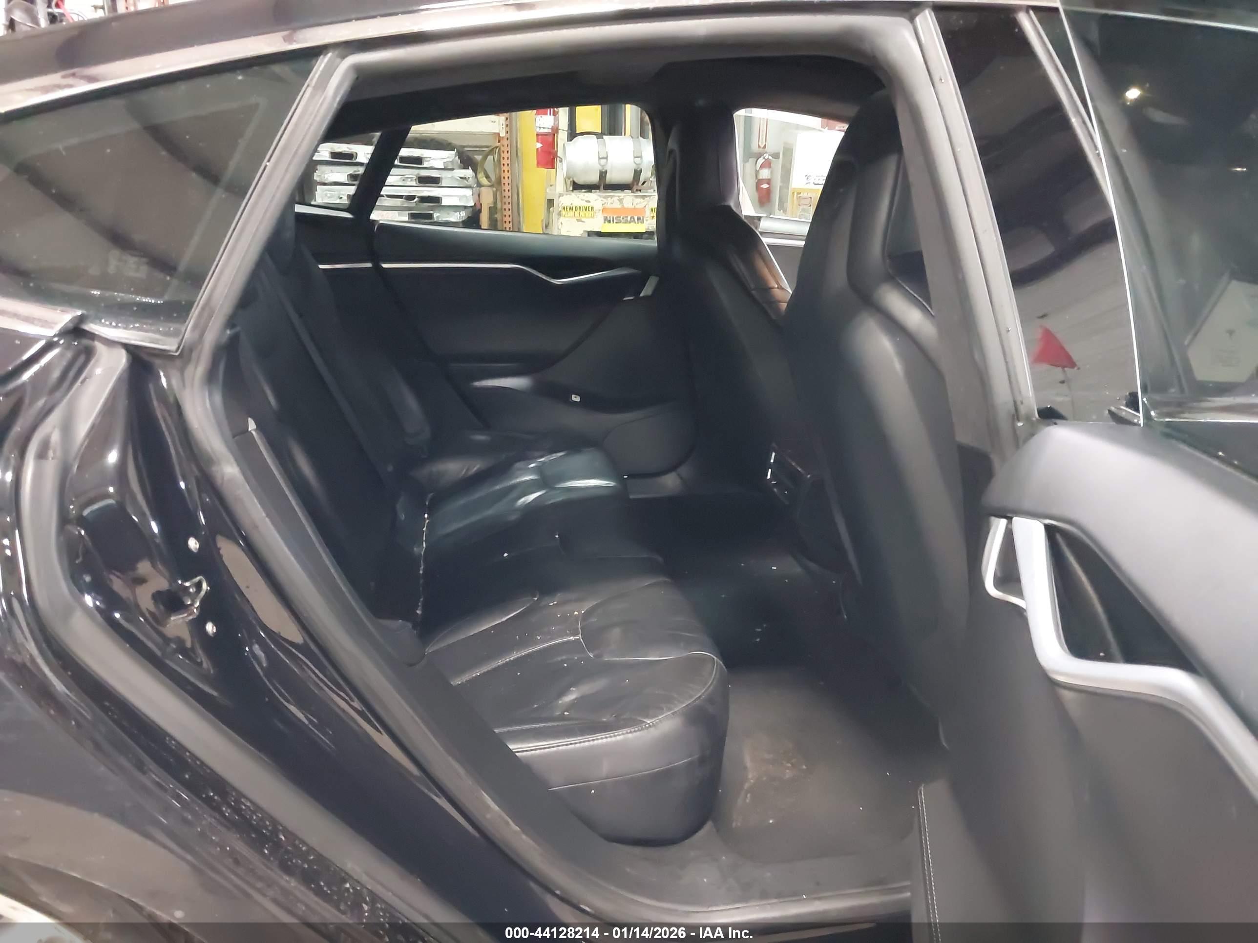 TESLA MODEL image 8