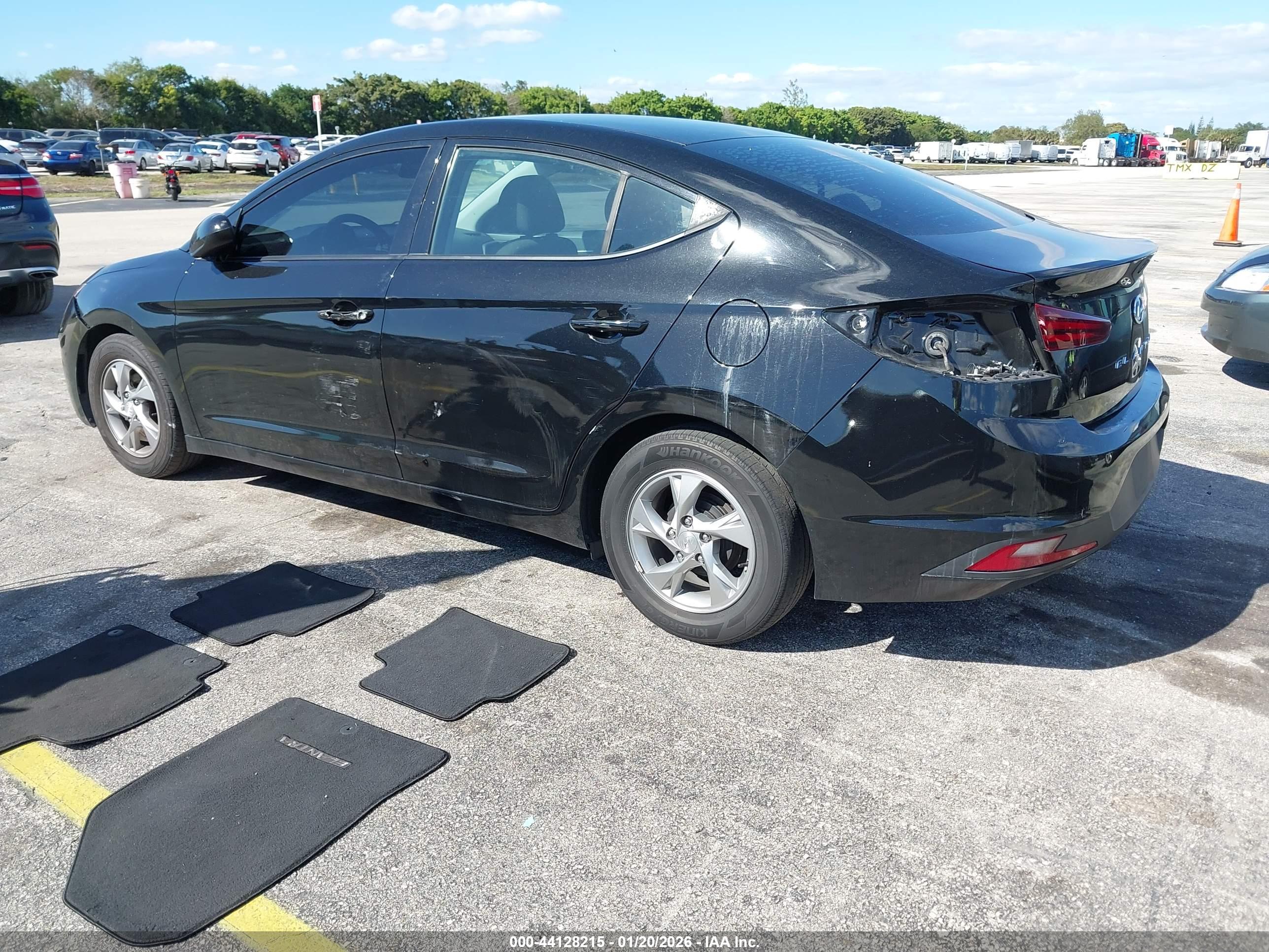 HYUNDAI ELANTRA image 3