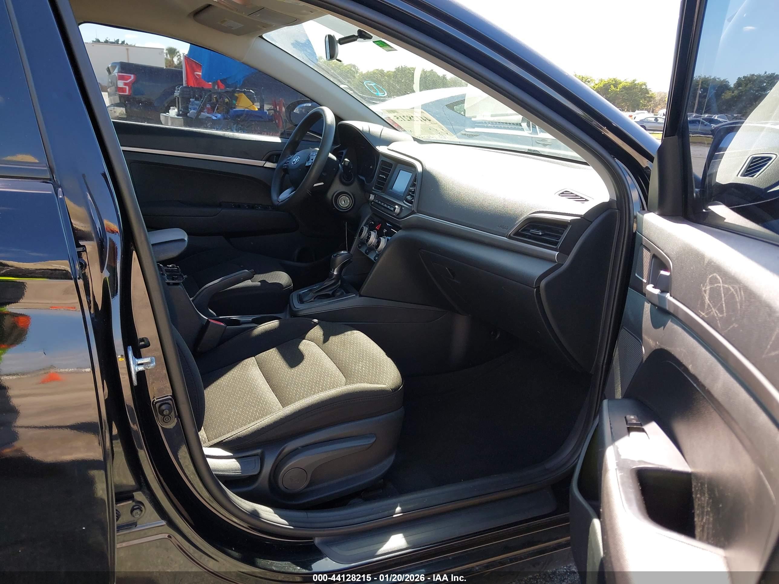 HYUNDAI ELANTRA image 5