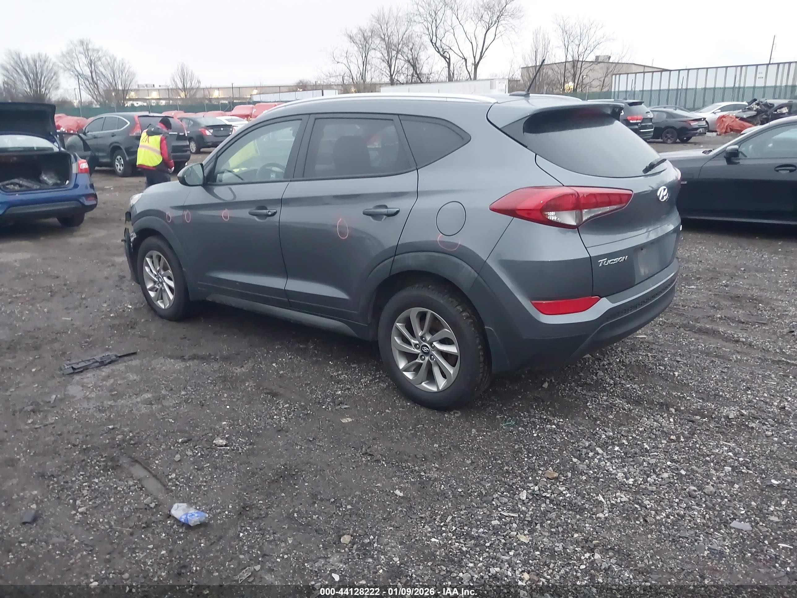 HYUNDAI TUCSON image 3