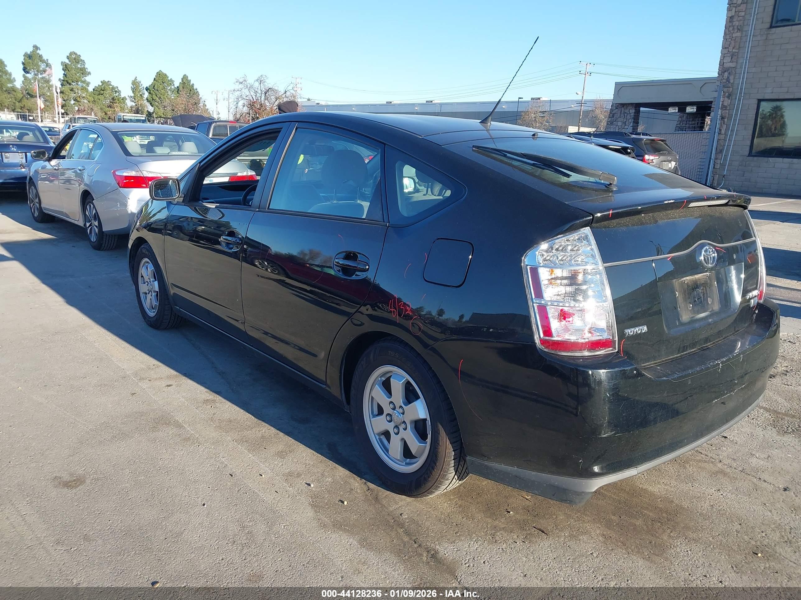 TOYOTA PRIUS image 3