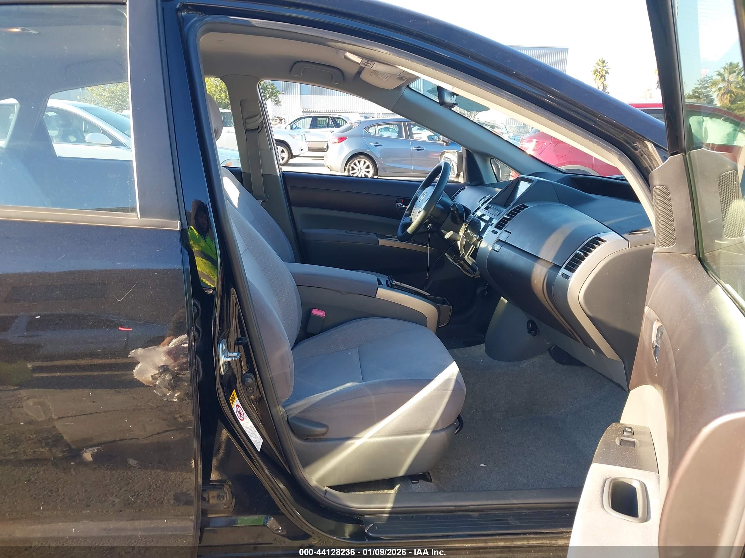 TOYOTA PRIUS image 5