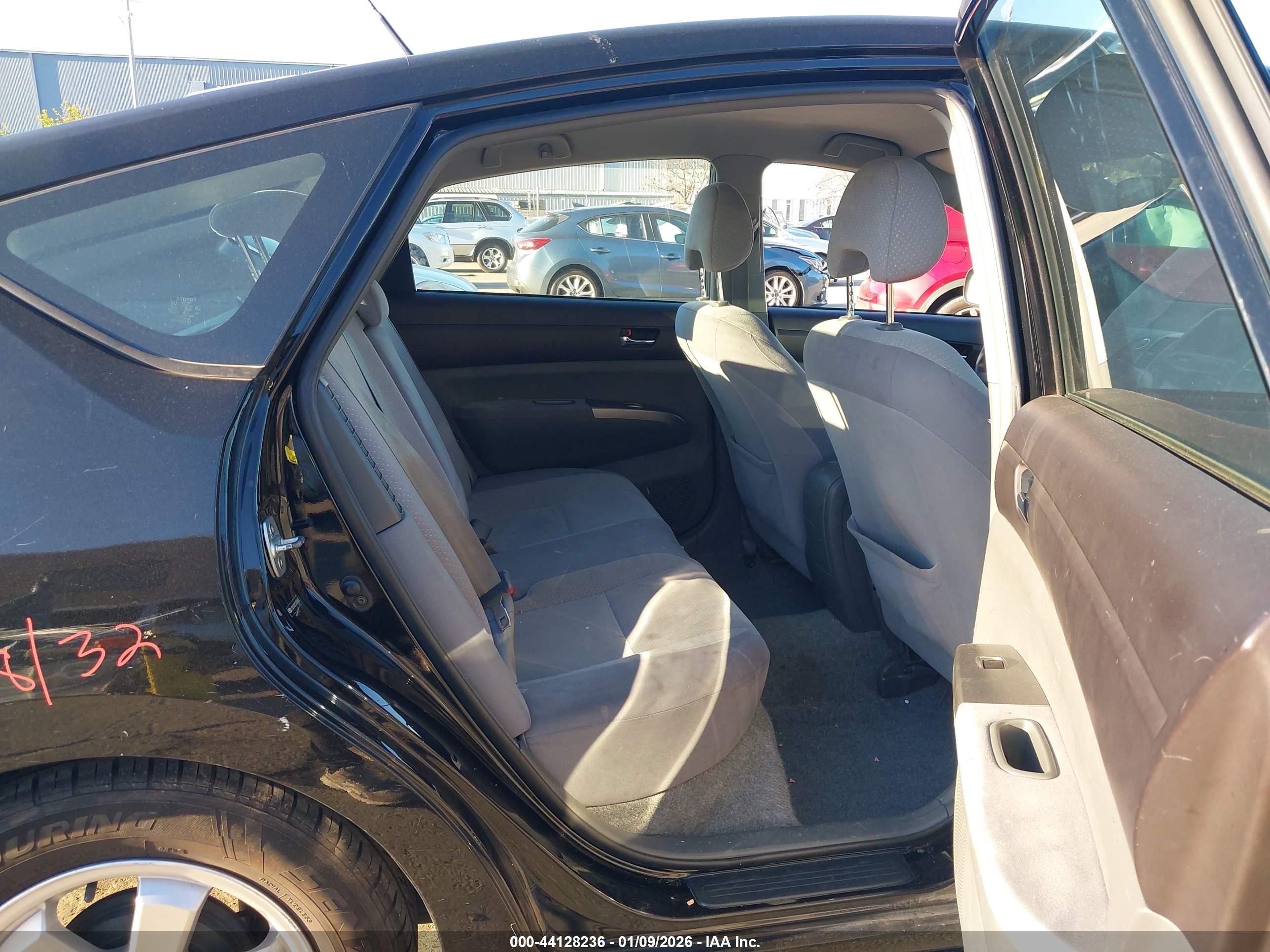 TOYOTA PRIUS image 8