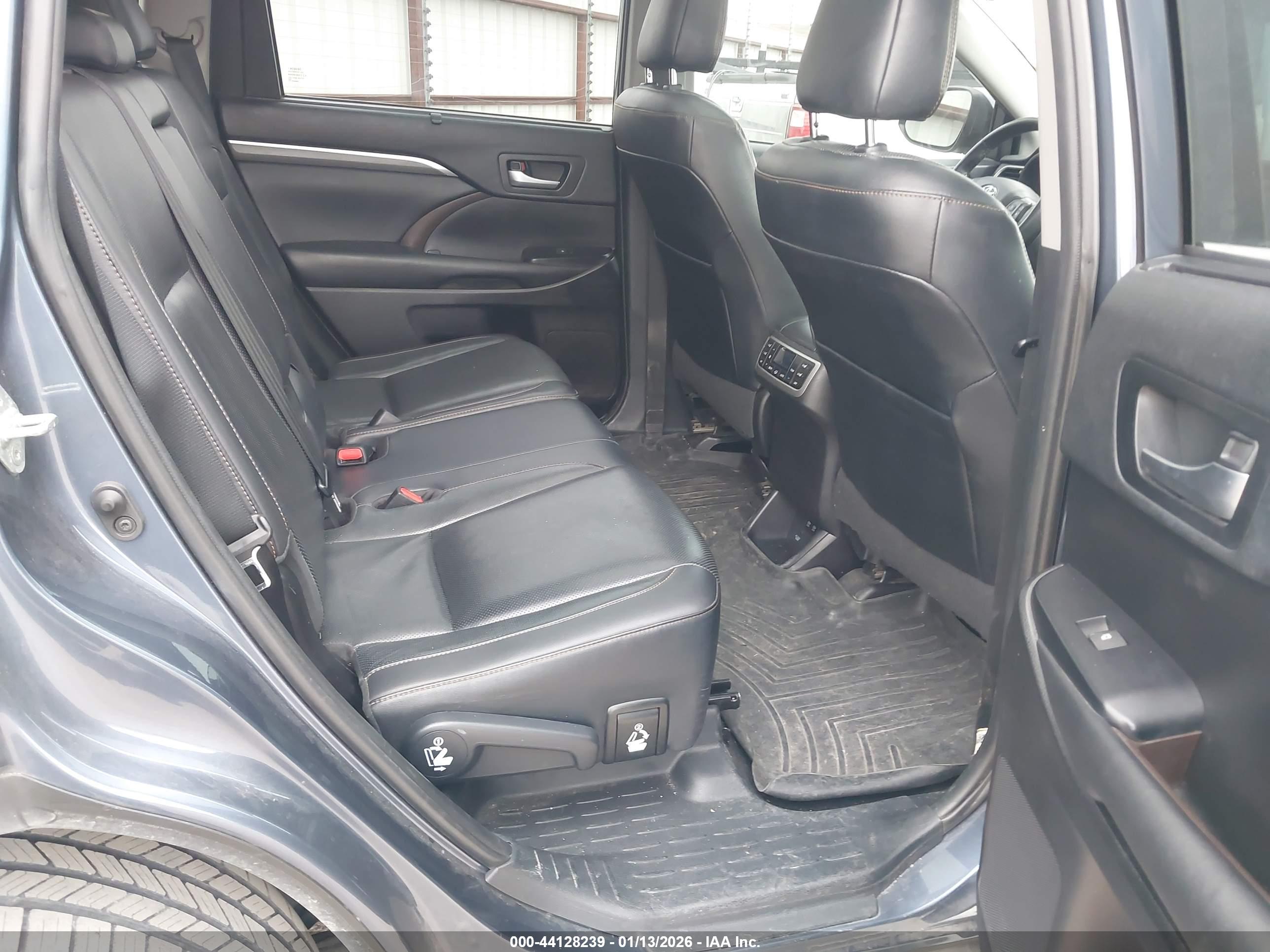 TOYOTA HIGHLANDER image 8