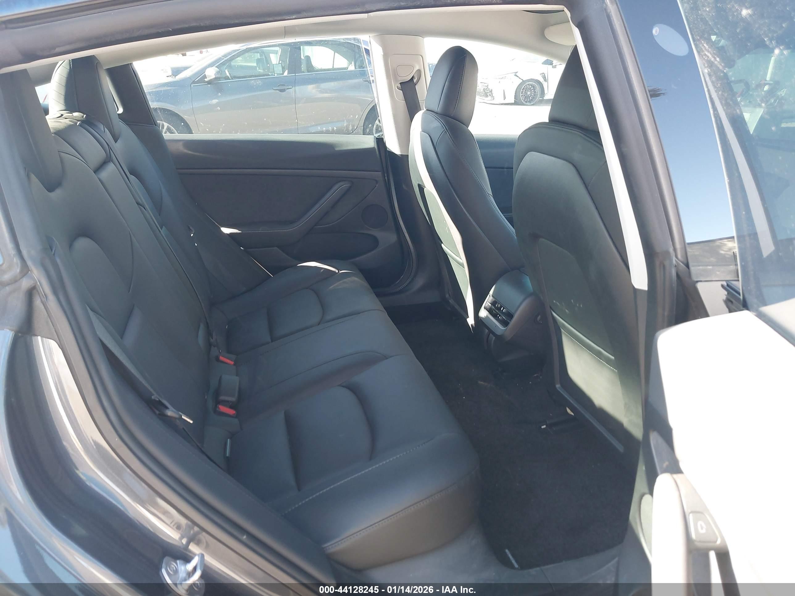 TESLA MODEL image 8