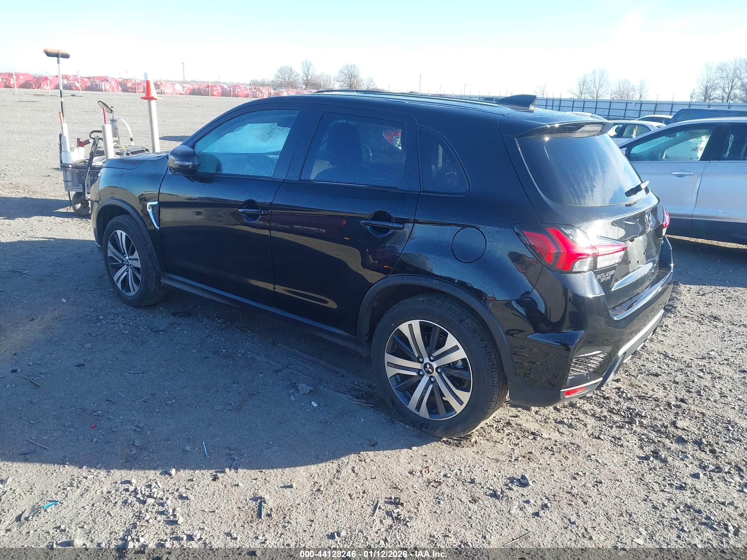 MITSUBISHI OUTLANDER image 3