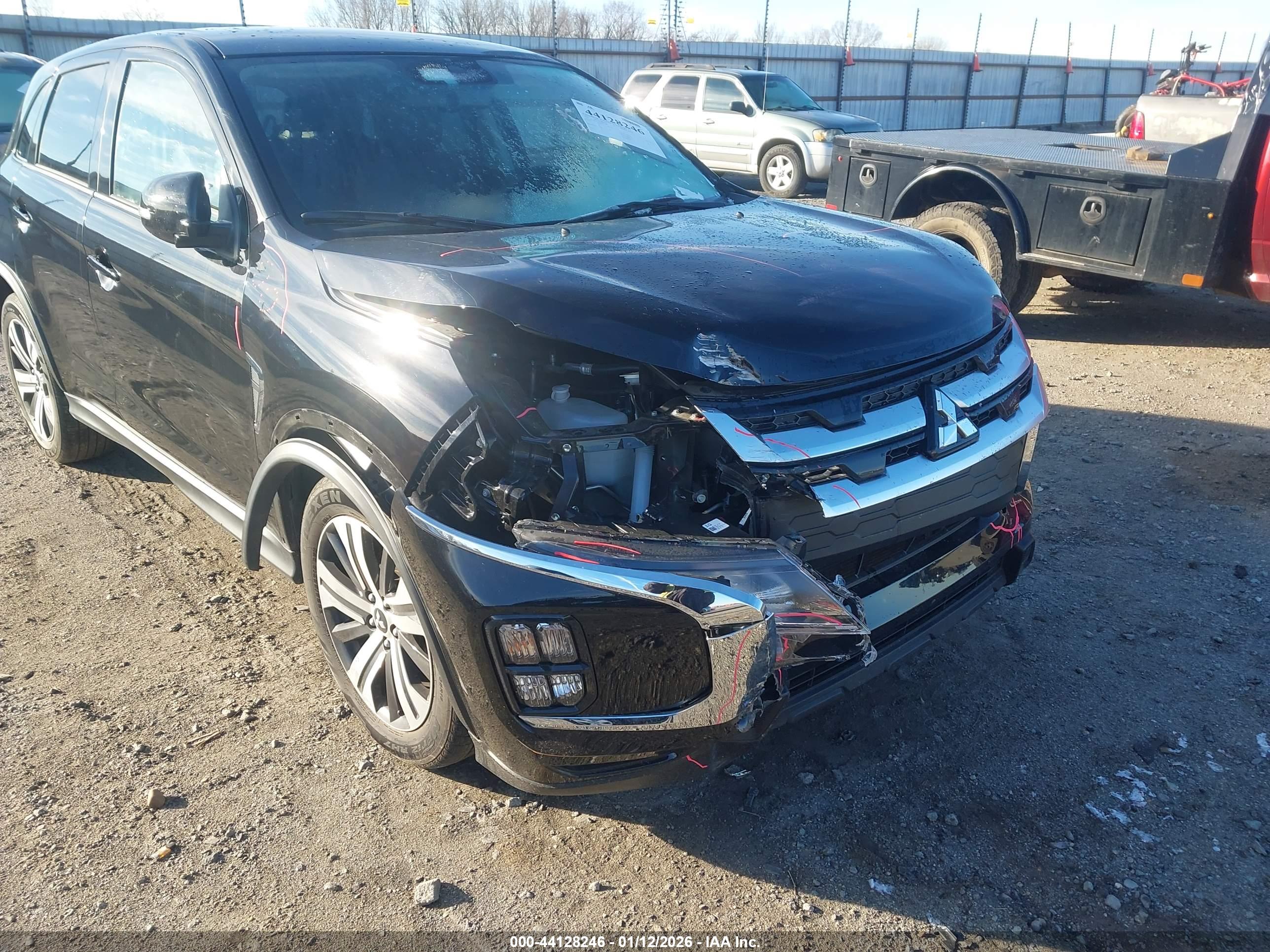 MITSUBISHI OUTLANDER image 6