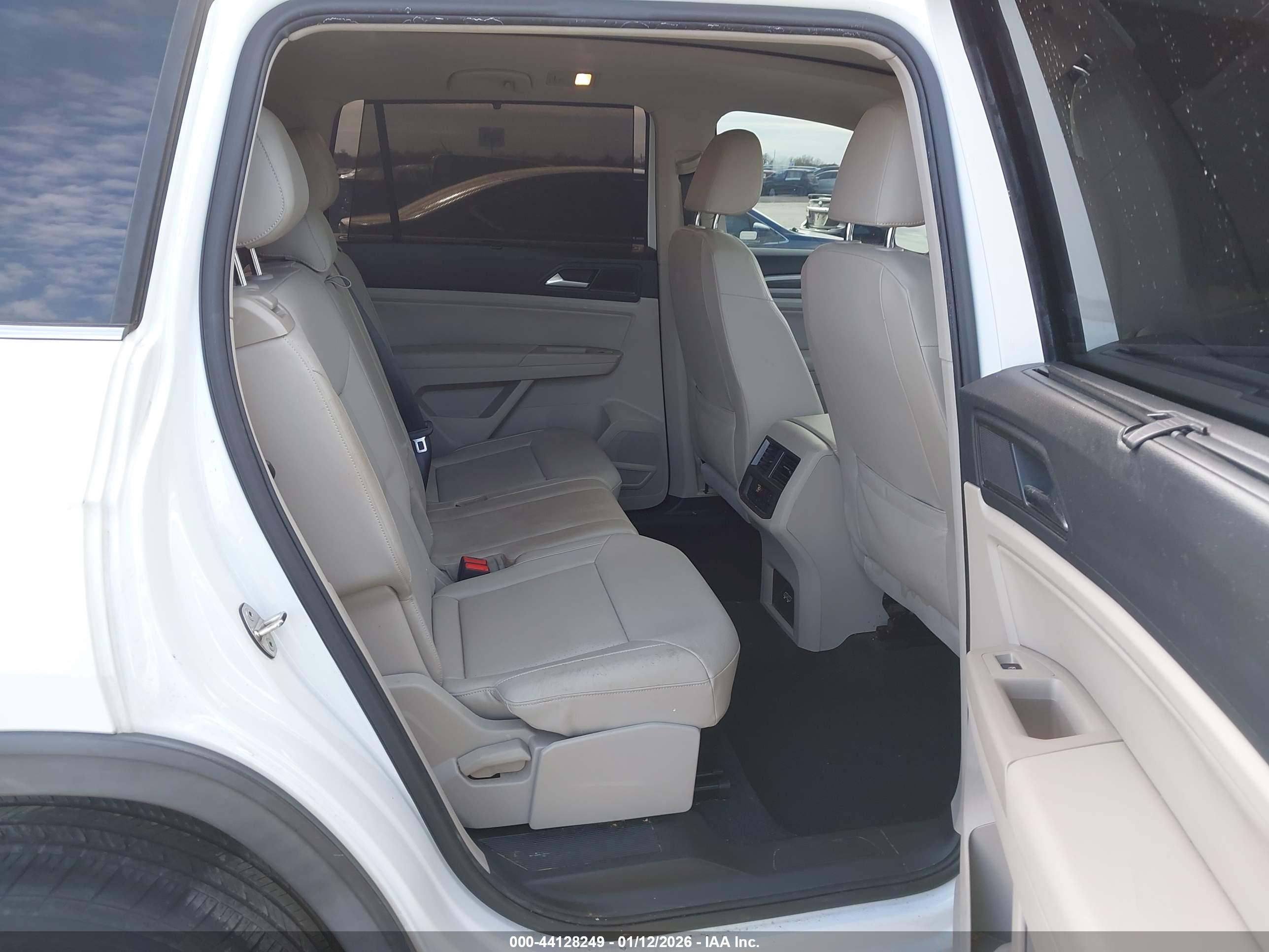 VOLKSWAGEN ATLAS image 8