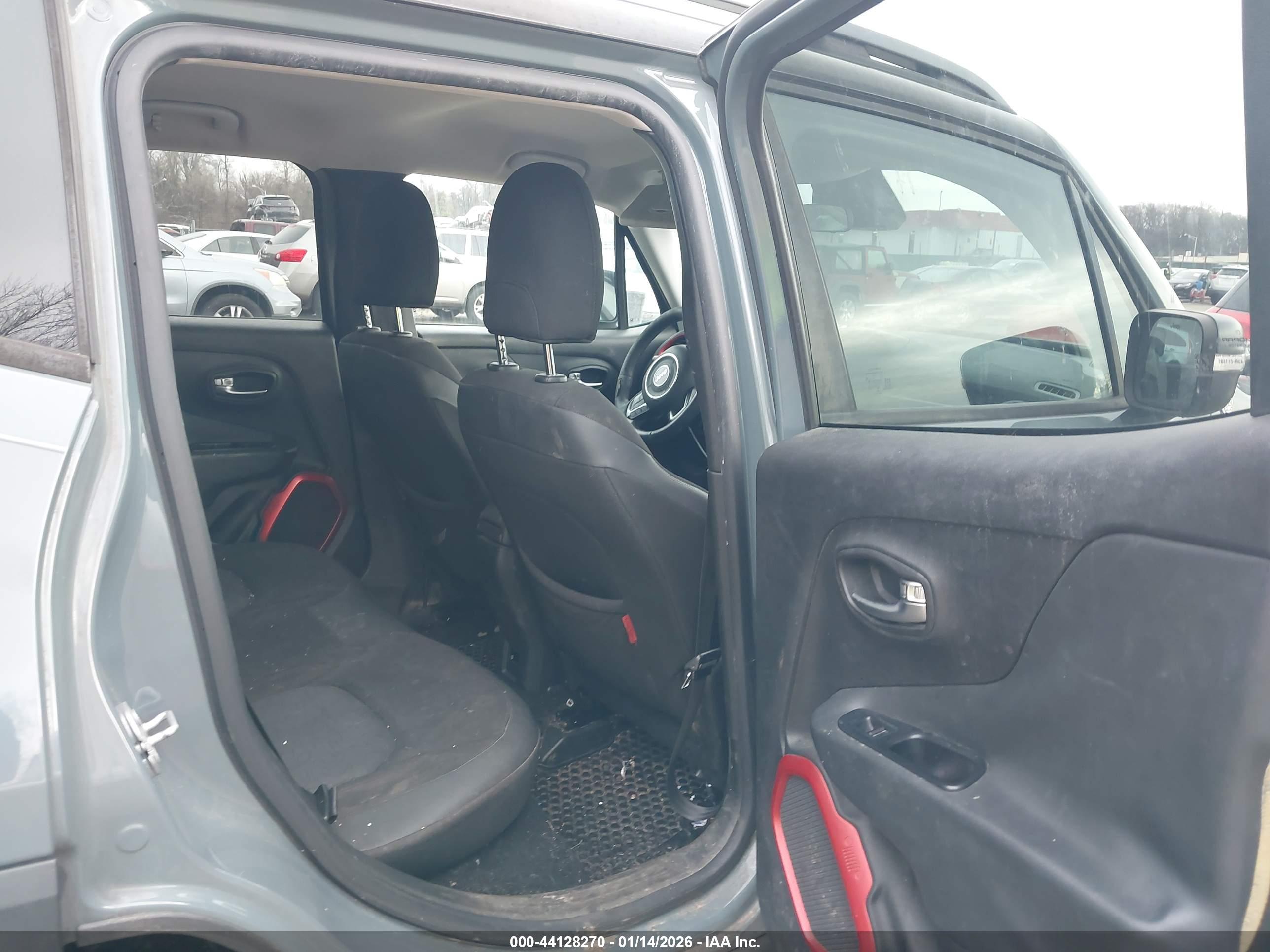 JEEP RENEGADE image 8