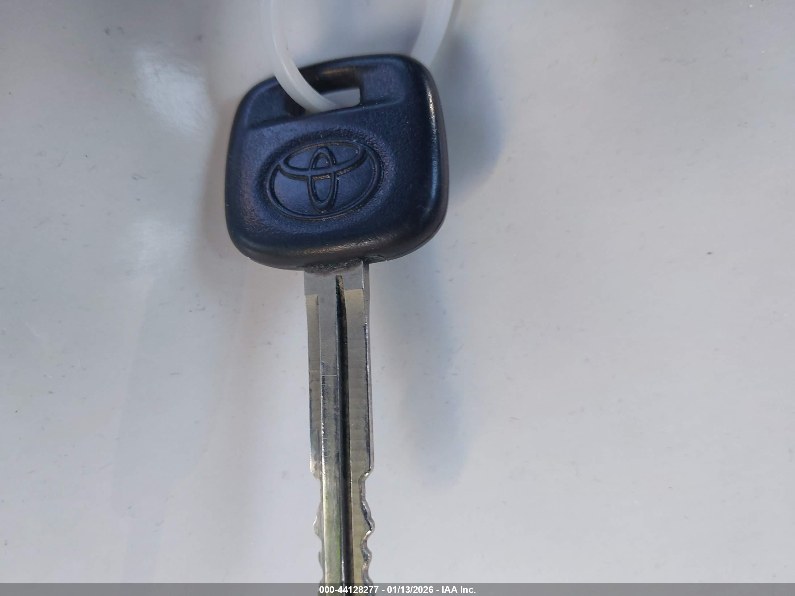 TOYOTA YARIS image 11