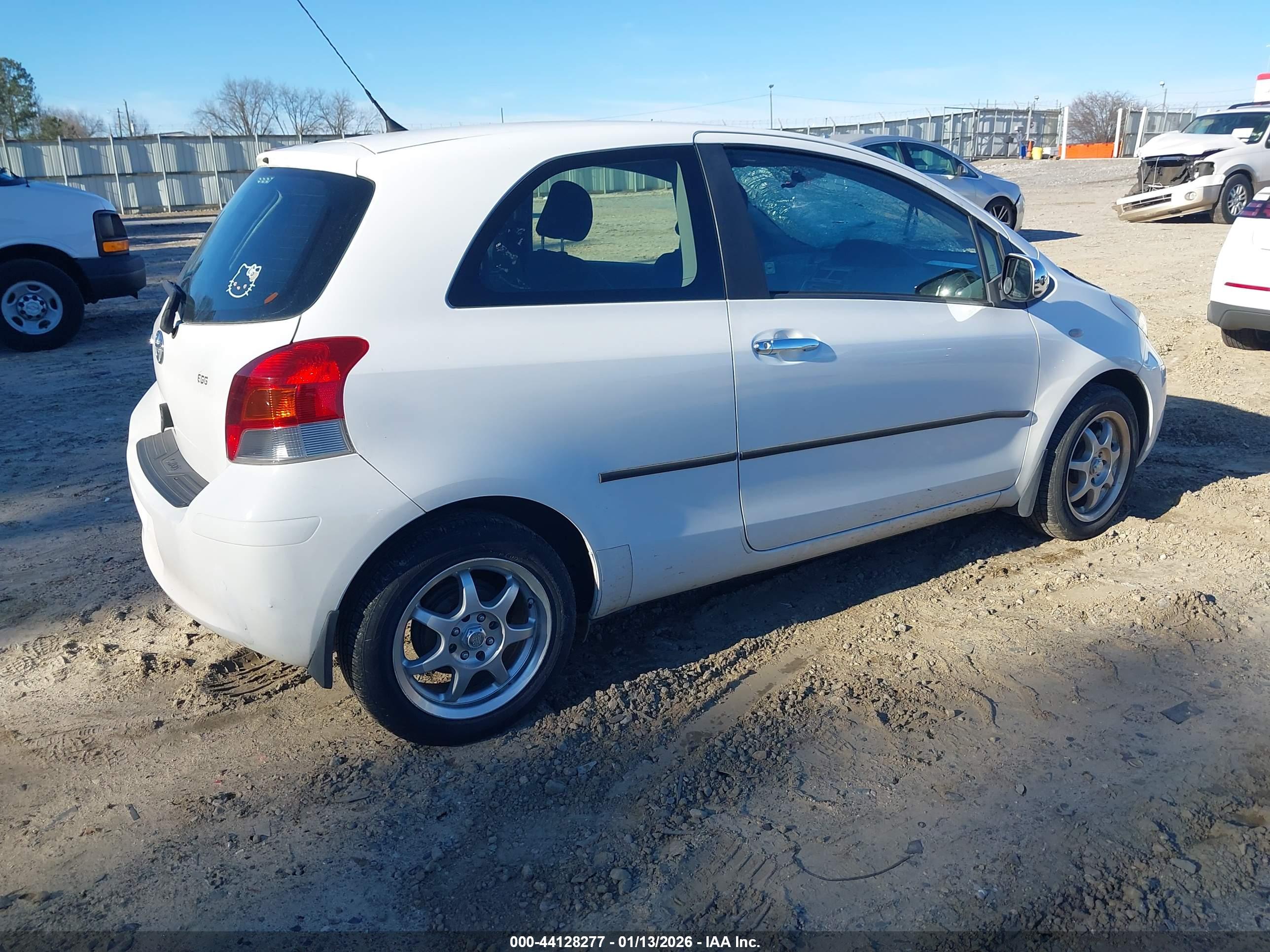 TOYOTA YARIS image 4
