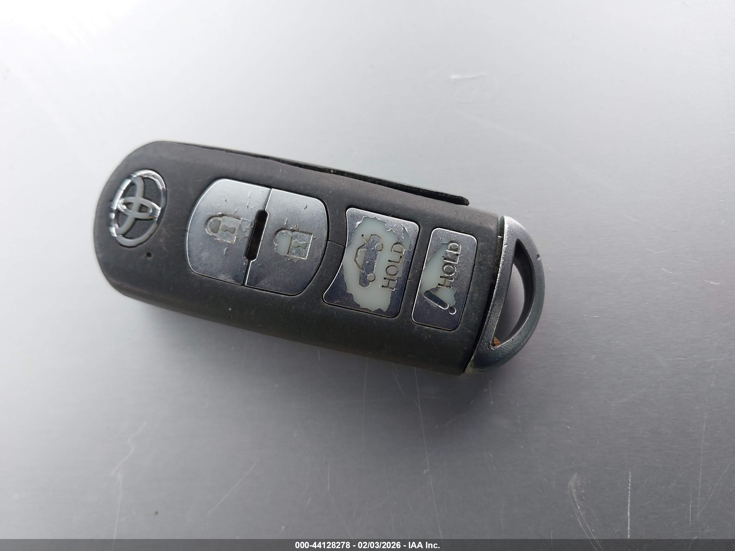 TOYOTA YARIS image 11