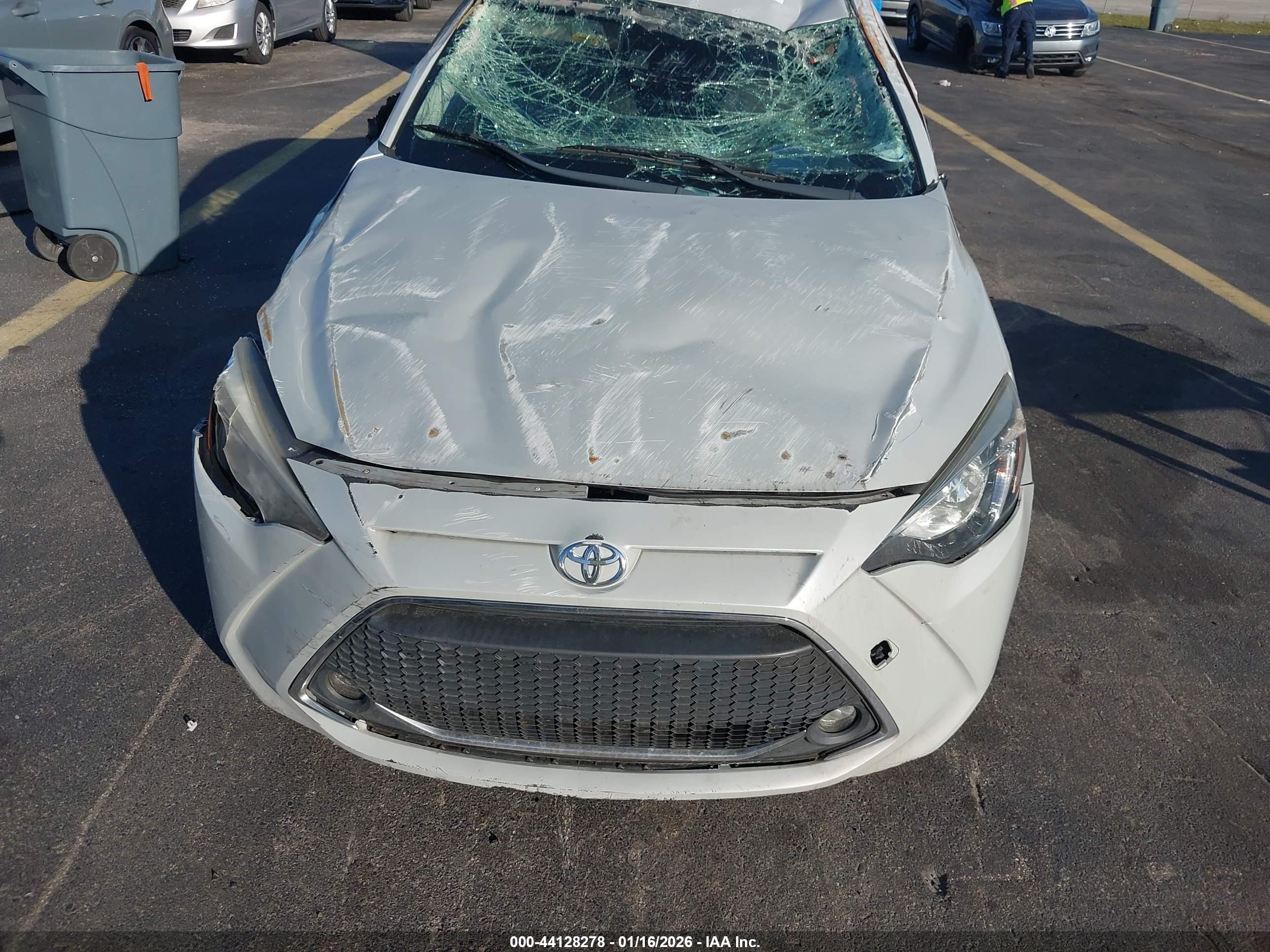 TOYOTA YARIS image 6