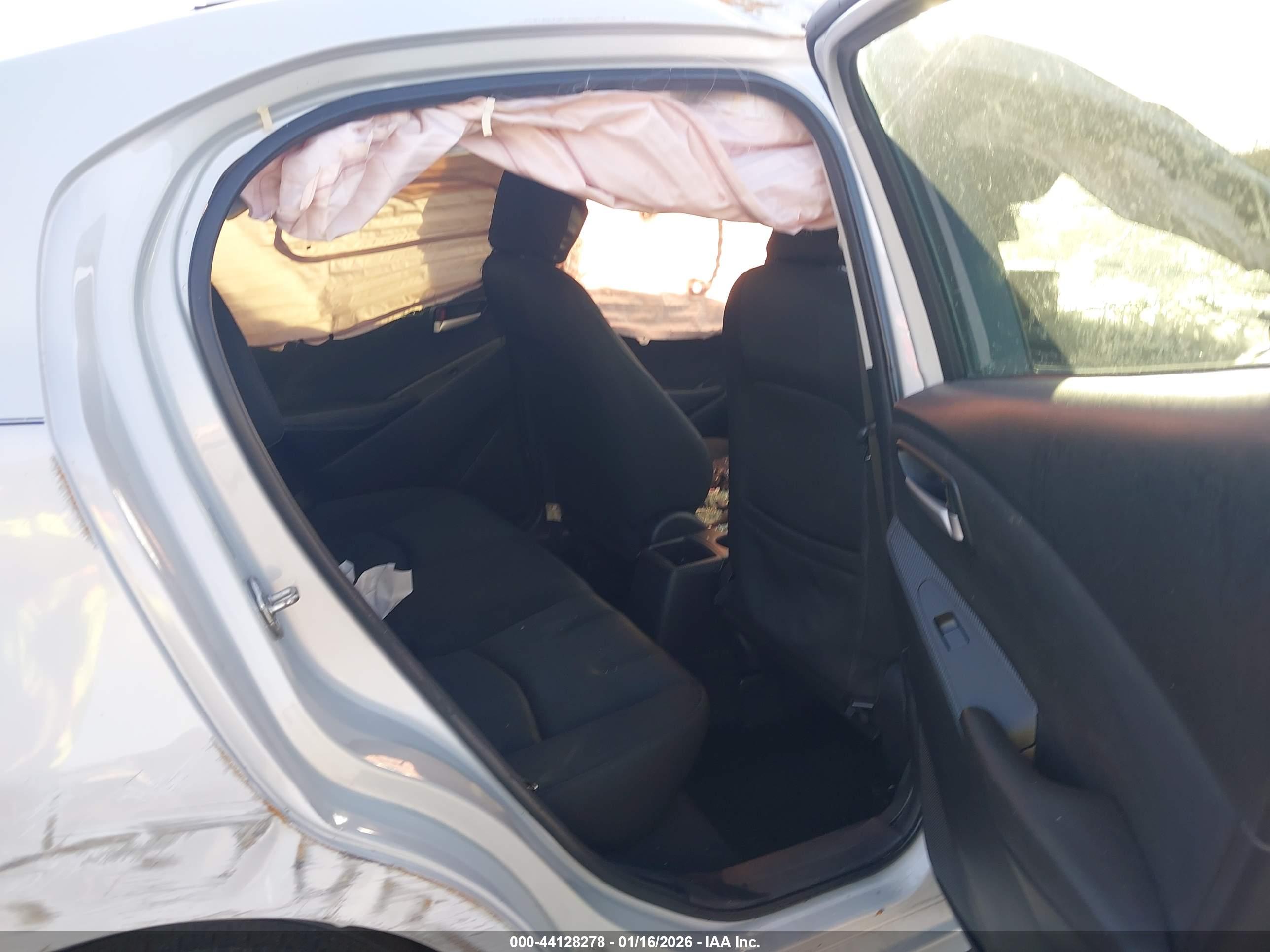 TOYOTA YARIS image 8