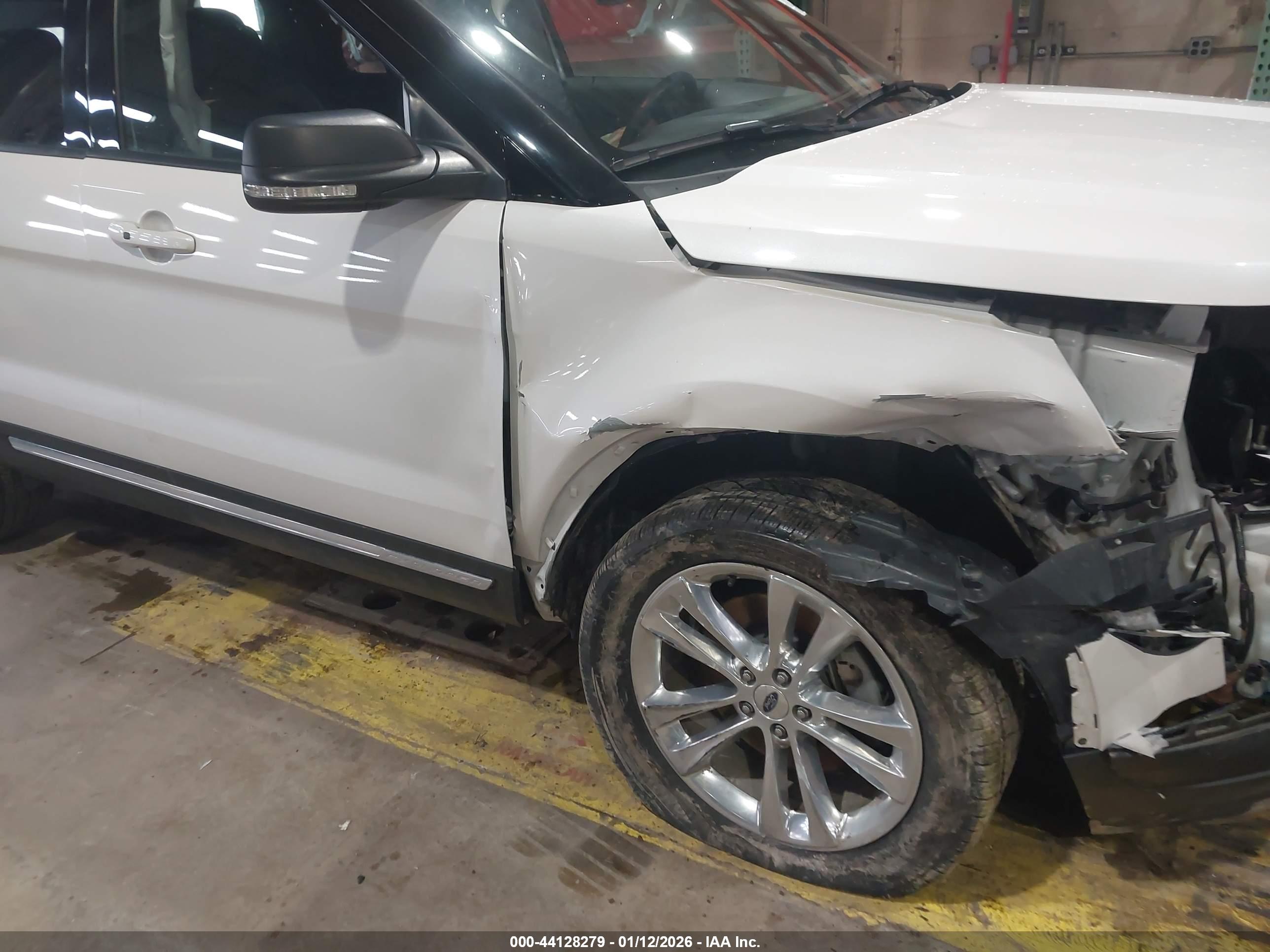 FORD EXPLORER image 6
