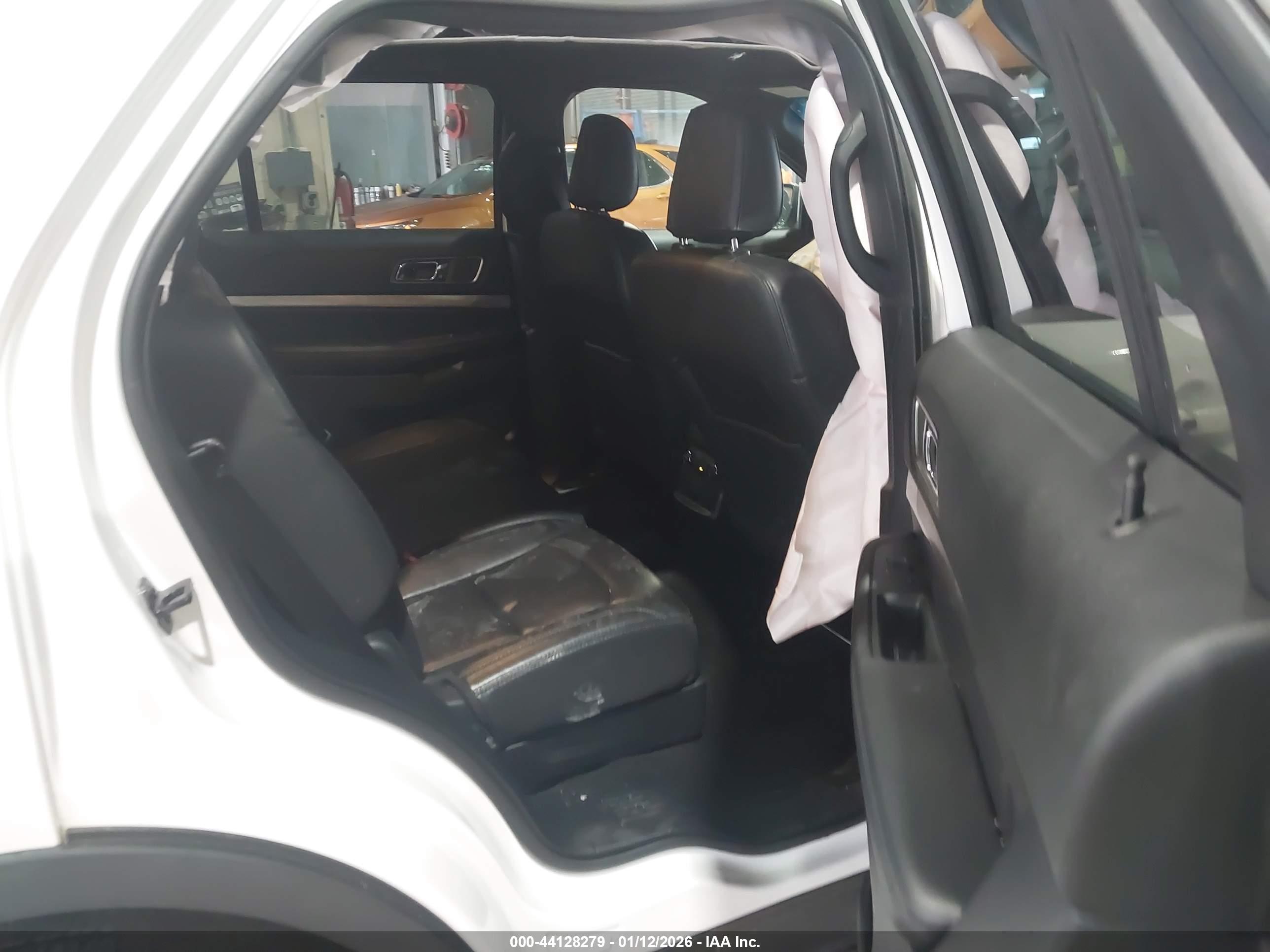 FORD EXPLORER image 8