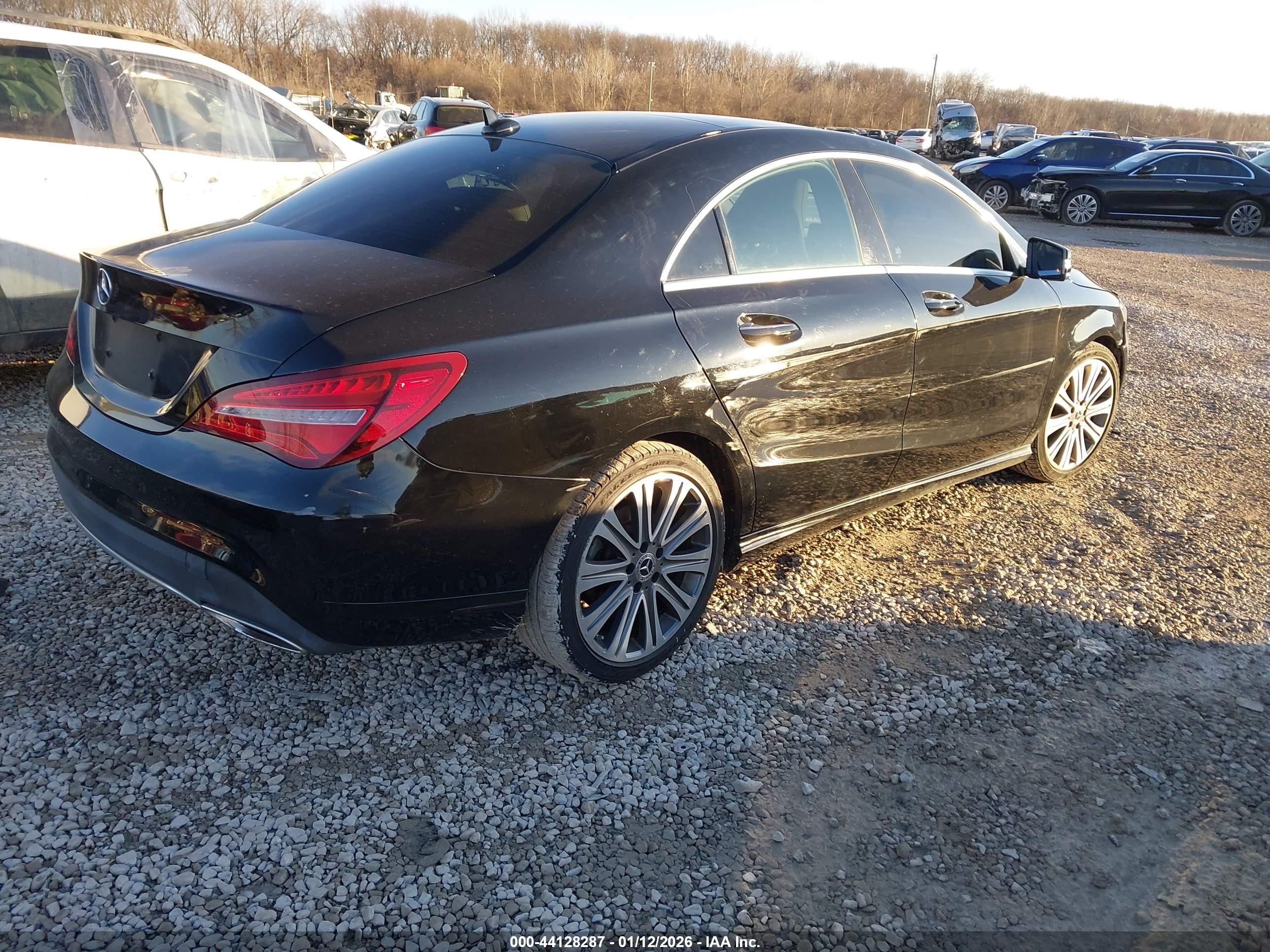 MERCEDES-BENZ CLA image 4
