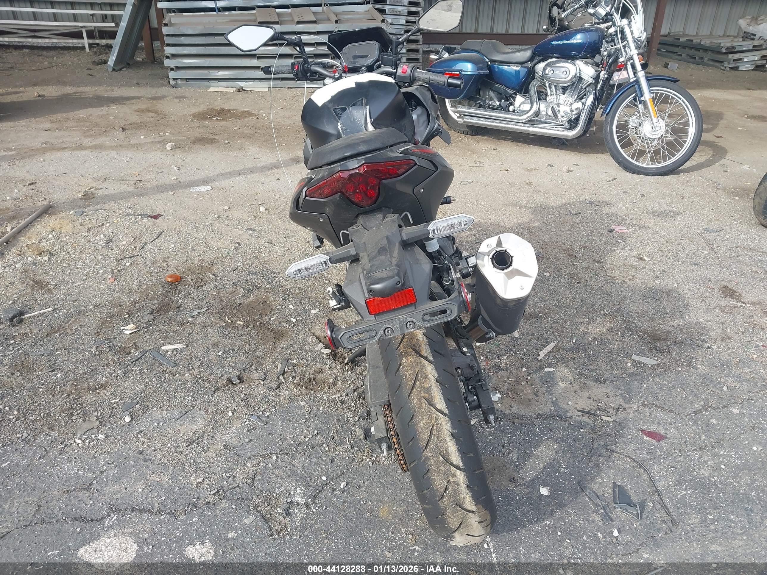 KAWASAKI ER500 image 6
