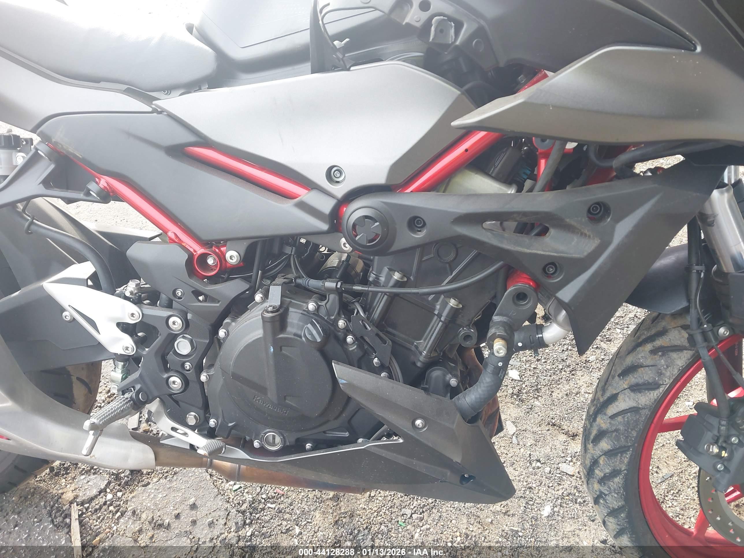 KAWASAKI ER500 image 8