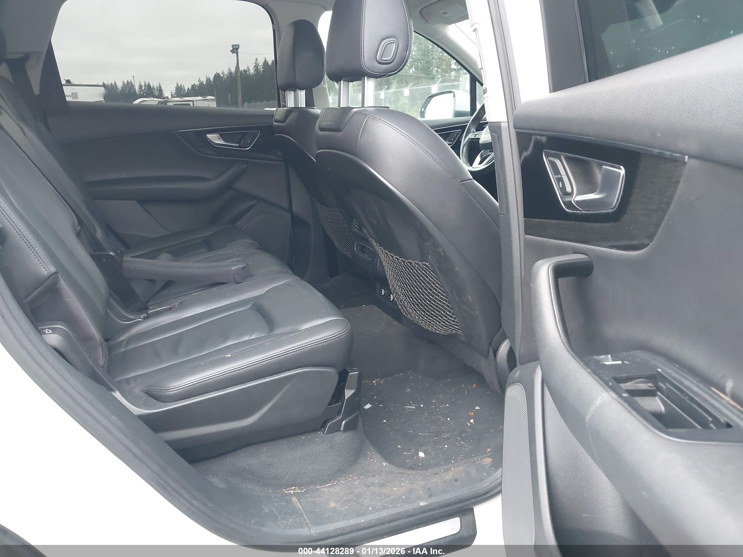 AUDI Q7 image 8