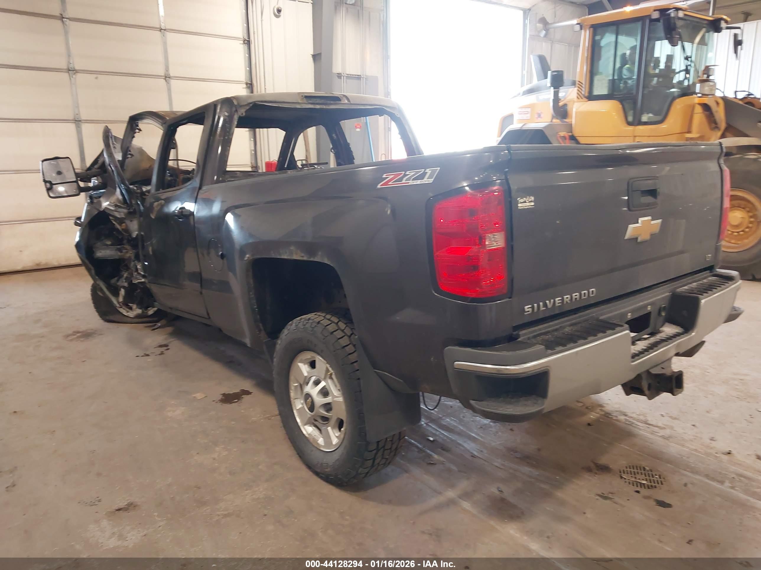CHEVROLET SILVERADO image 3