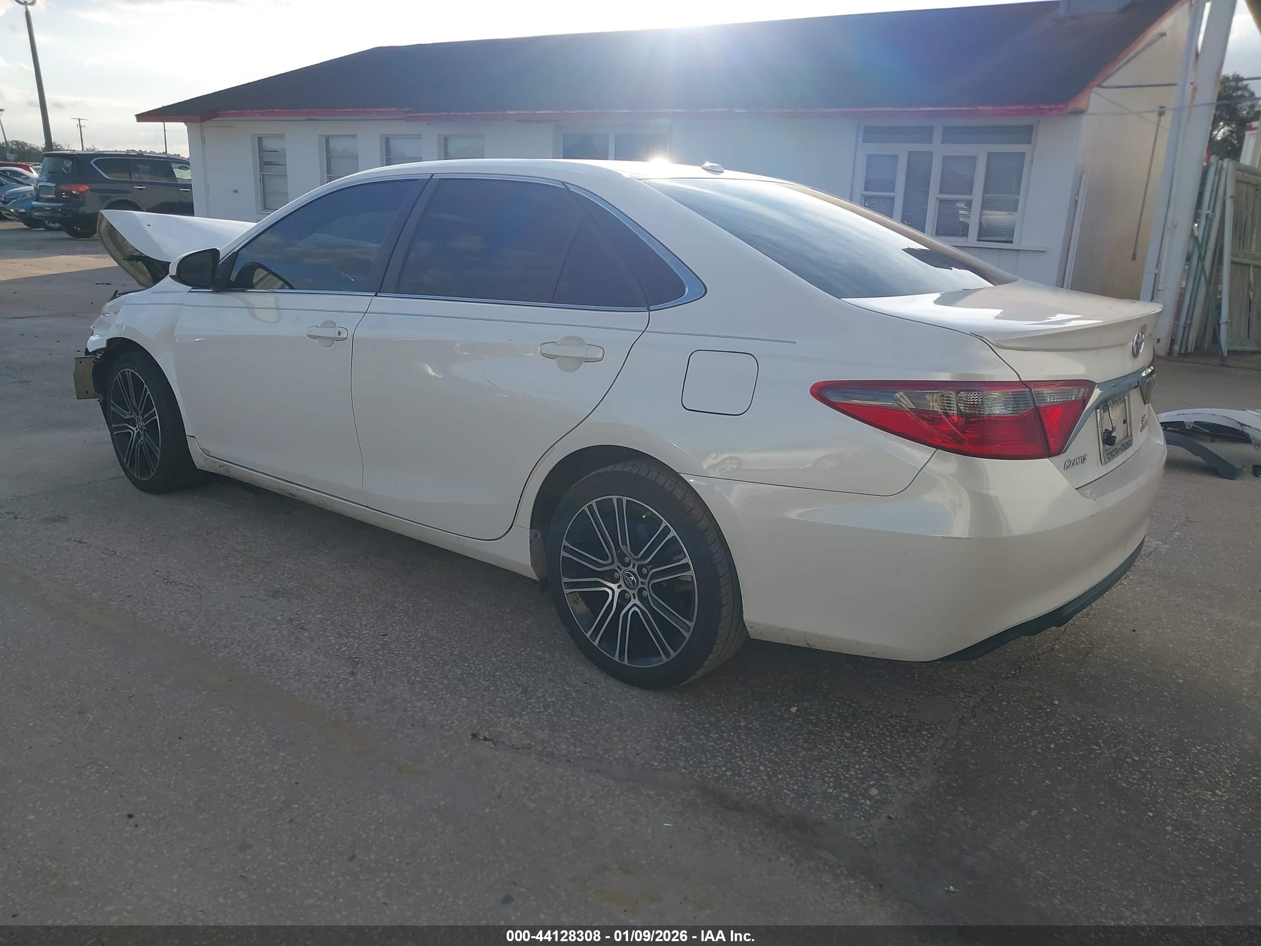 TOYOTA CAMRY image 3