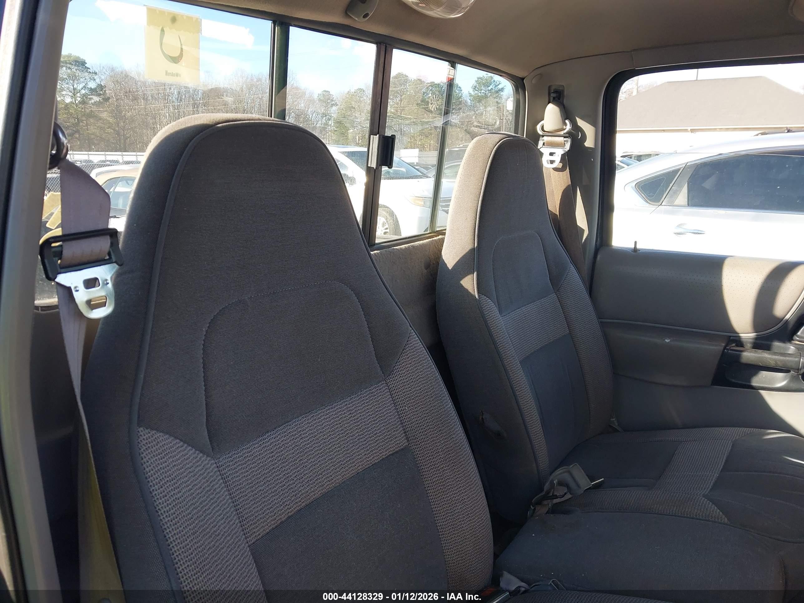MAZDA B2300 image 8