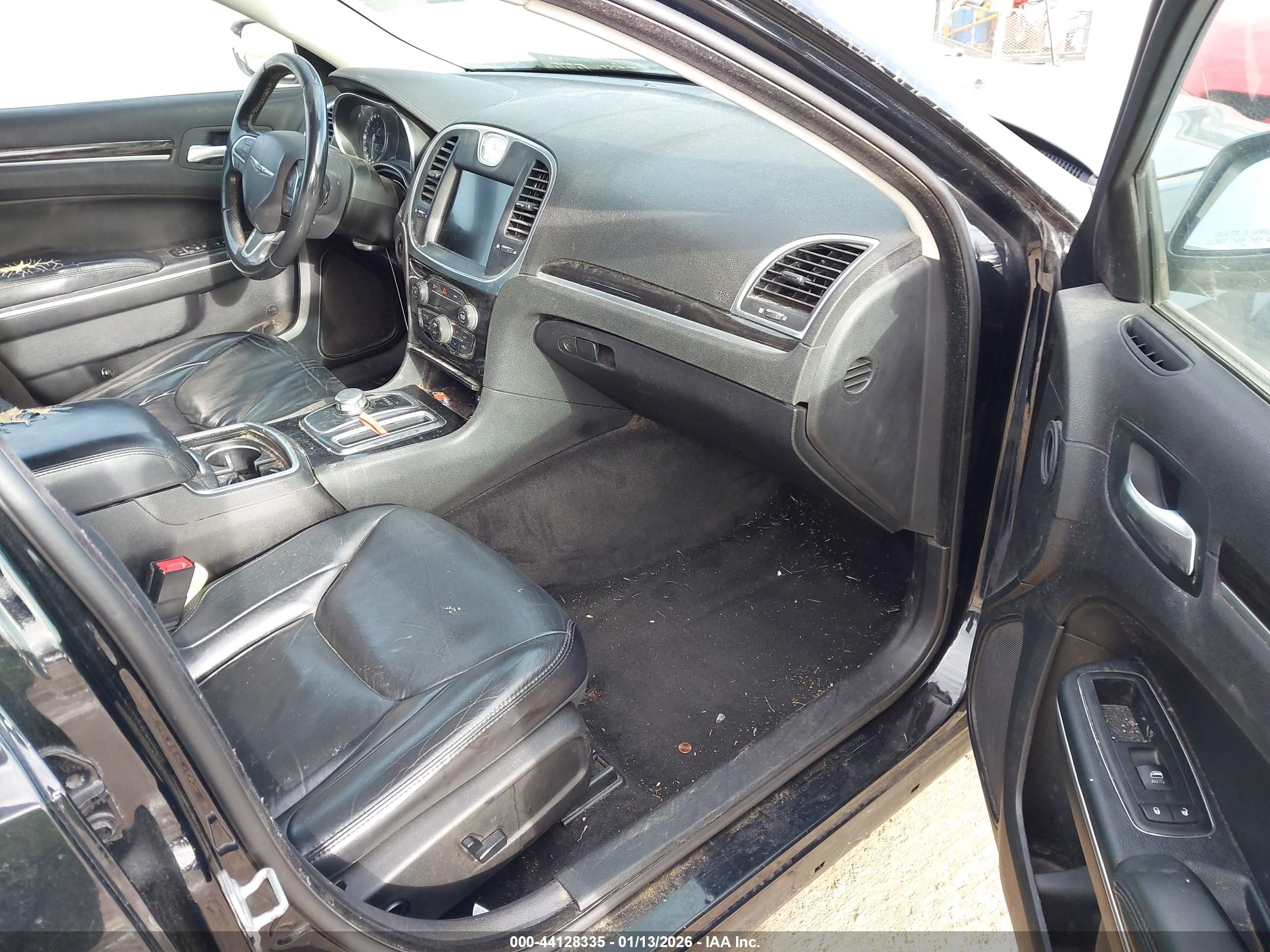 CHRYSLER 300 image 5