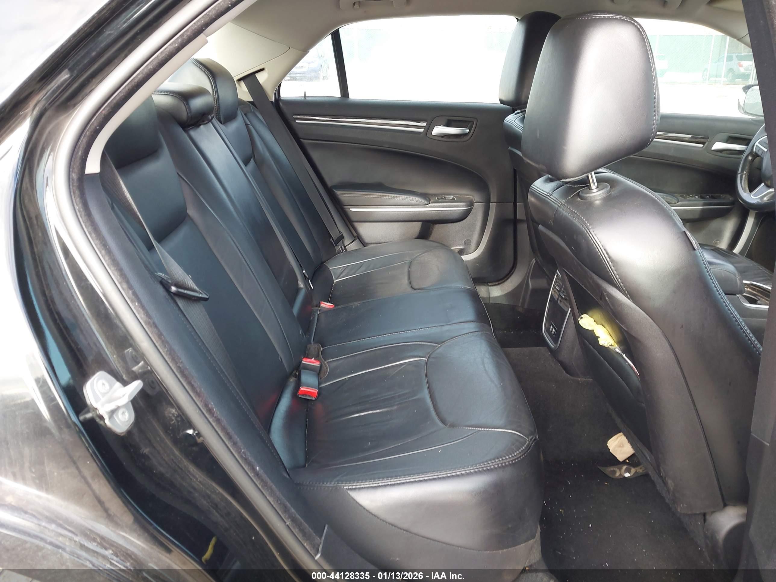 CHRYSLER 300 image 8