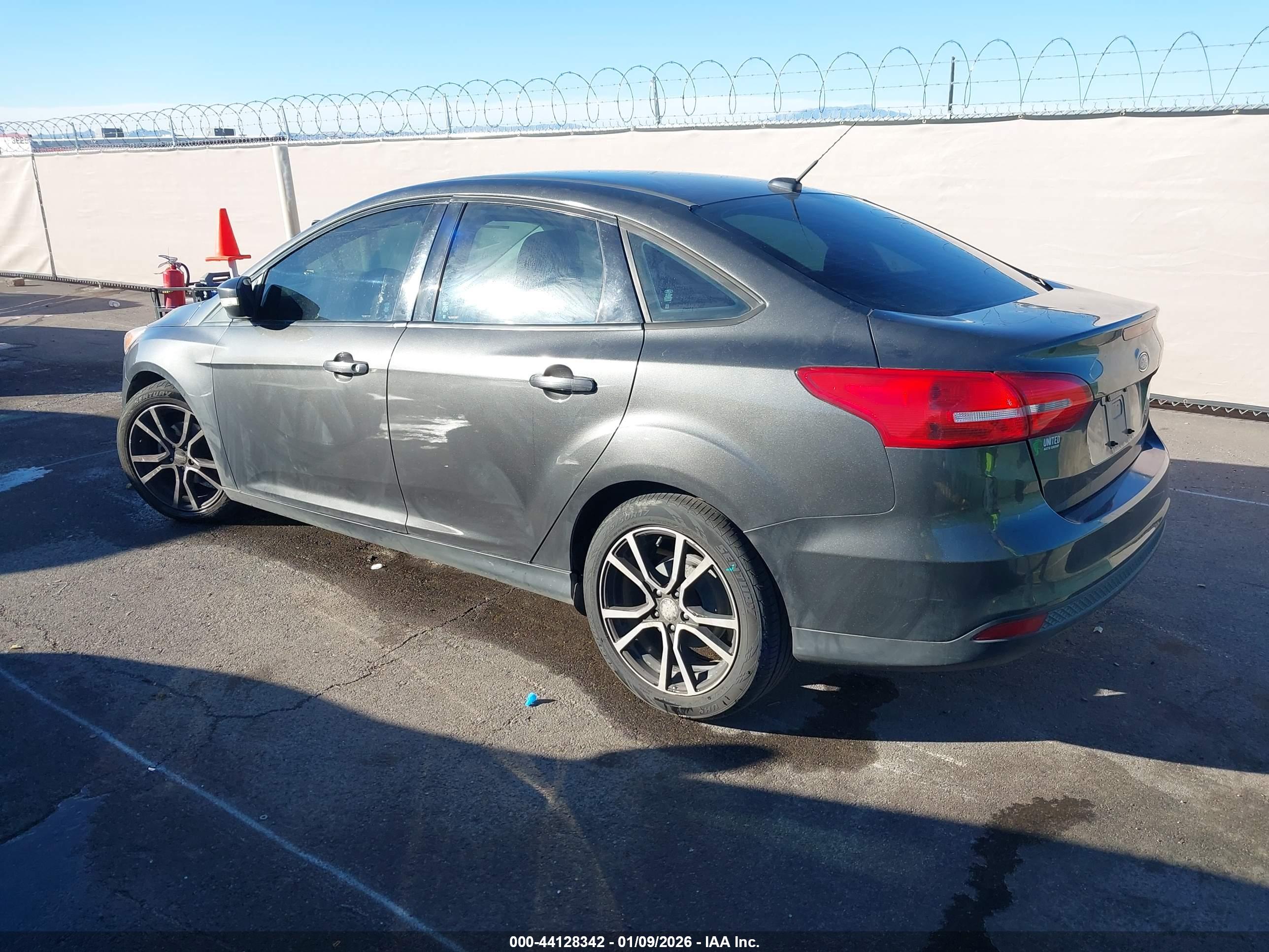 FORD FOCUS image 3