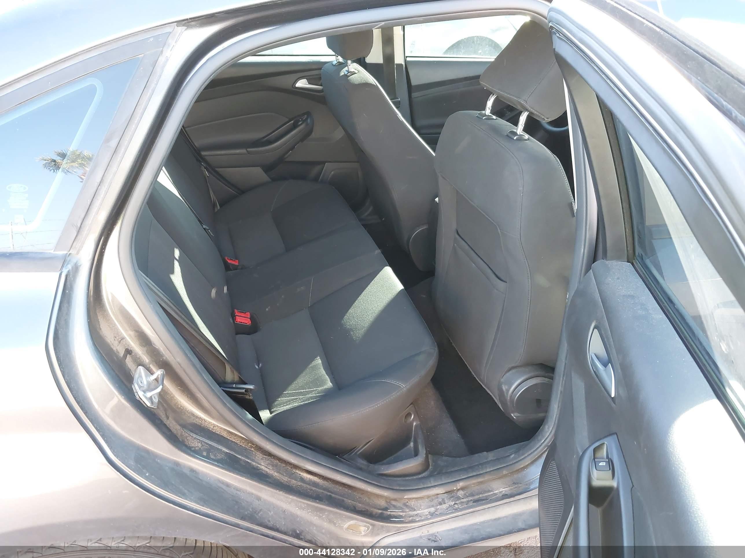 FORD FOCUS image 8
